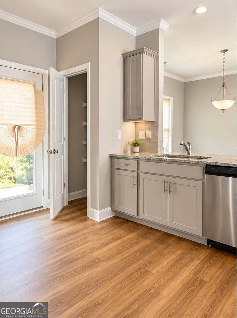 3 bedroom, 2.5 bathroom, 1,737 sq ft townhouse for sale at 7713 Fawn Circle, Covington, GA 30014 — photo 4