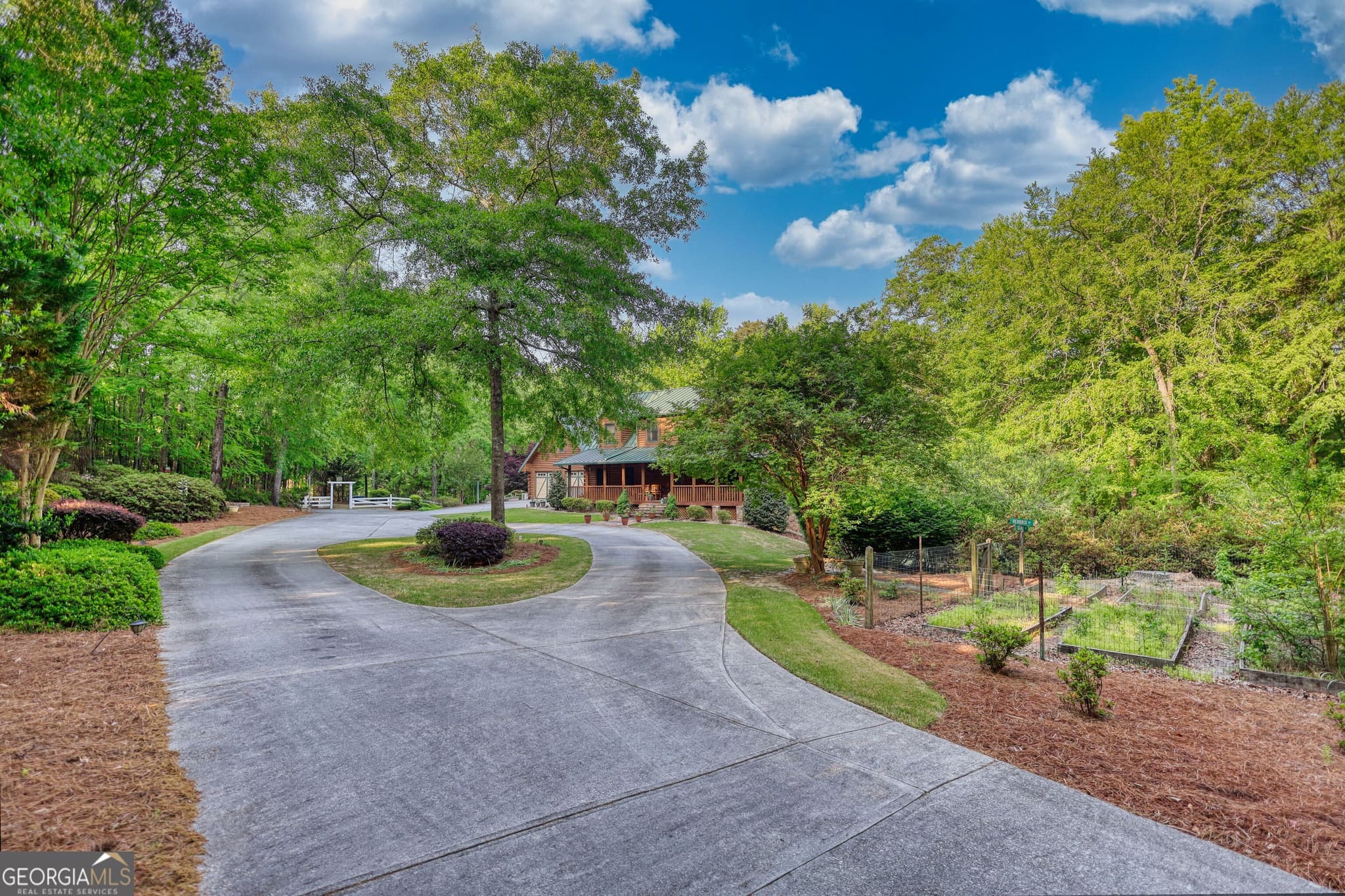 8 bedroom, 6 bathroom, 4,774 sq ft single family residence for sale at 393 Edwards Road, Oxford, GA 30054 — photo 4