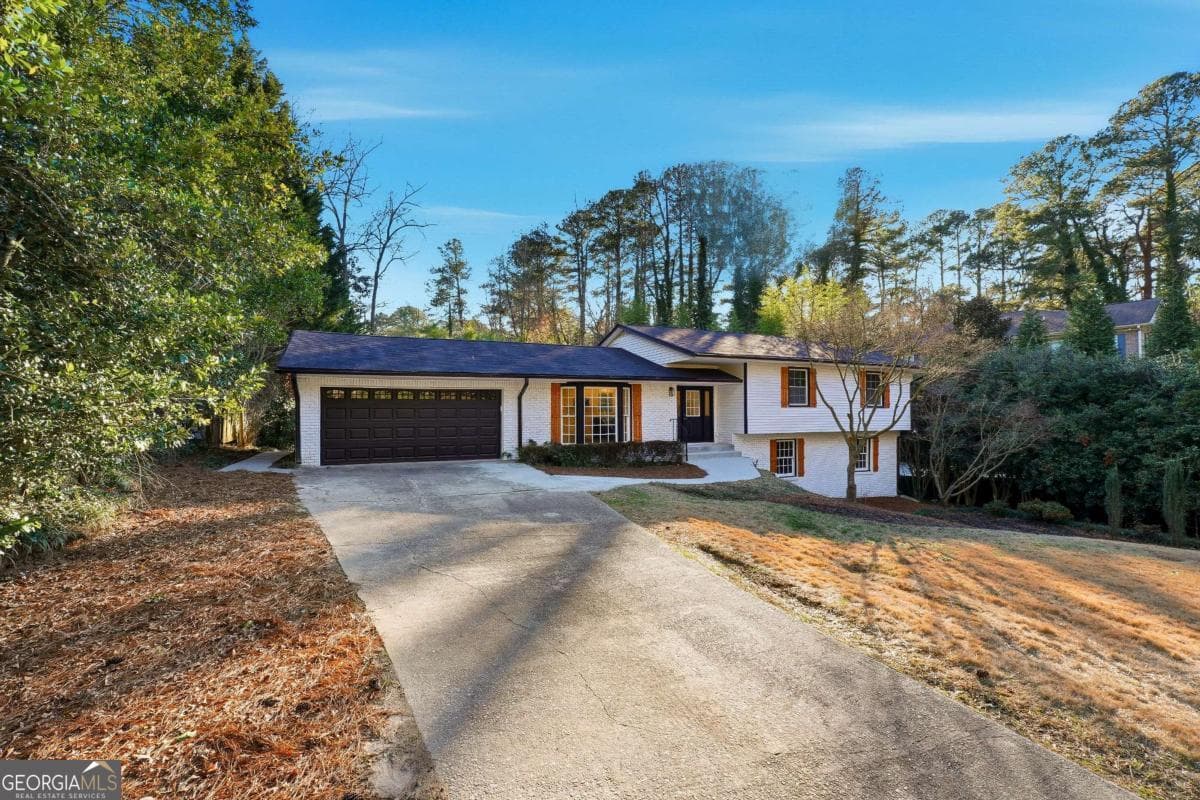 4 bedroom, 3 bathroom, 2,678 sq ft single family residence for sale at 2437 Flair Knoll Drive, Atlanta, GA 30345 — photo 3
