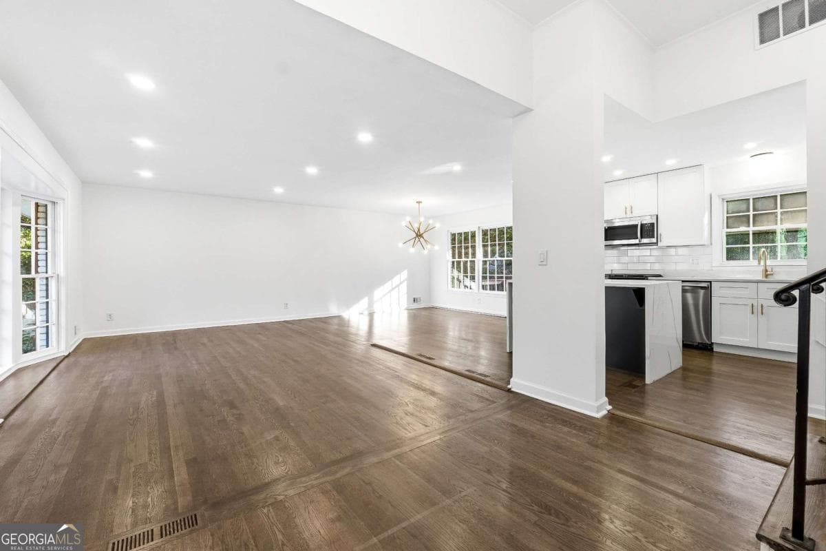 4 bedroom, 3 bathroom, 2,678 sq ft single family residence for sale at 2437 Flair Knoll Drive, Atlanta, GA 30345 — photo 4