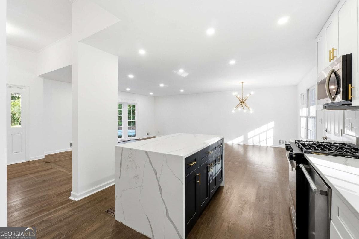 4 bedroom, 3 bathroom, 2,678 sq ft single family residence for sale at 2437 Flair Knoll Drive, Atlanta, GA 30345 — photo 8