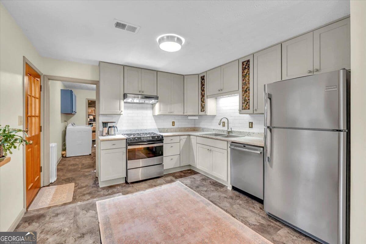 2 bedroom, 2 bathroom, 1,334 sq ft single family residence for sale at 130 Huntridge Drive, Stockbridge, GA 30281 — photo 10