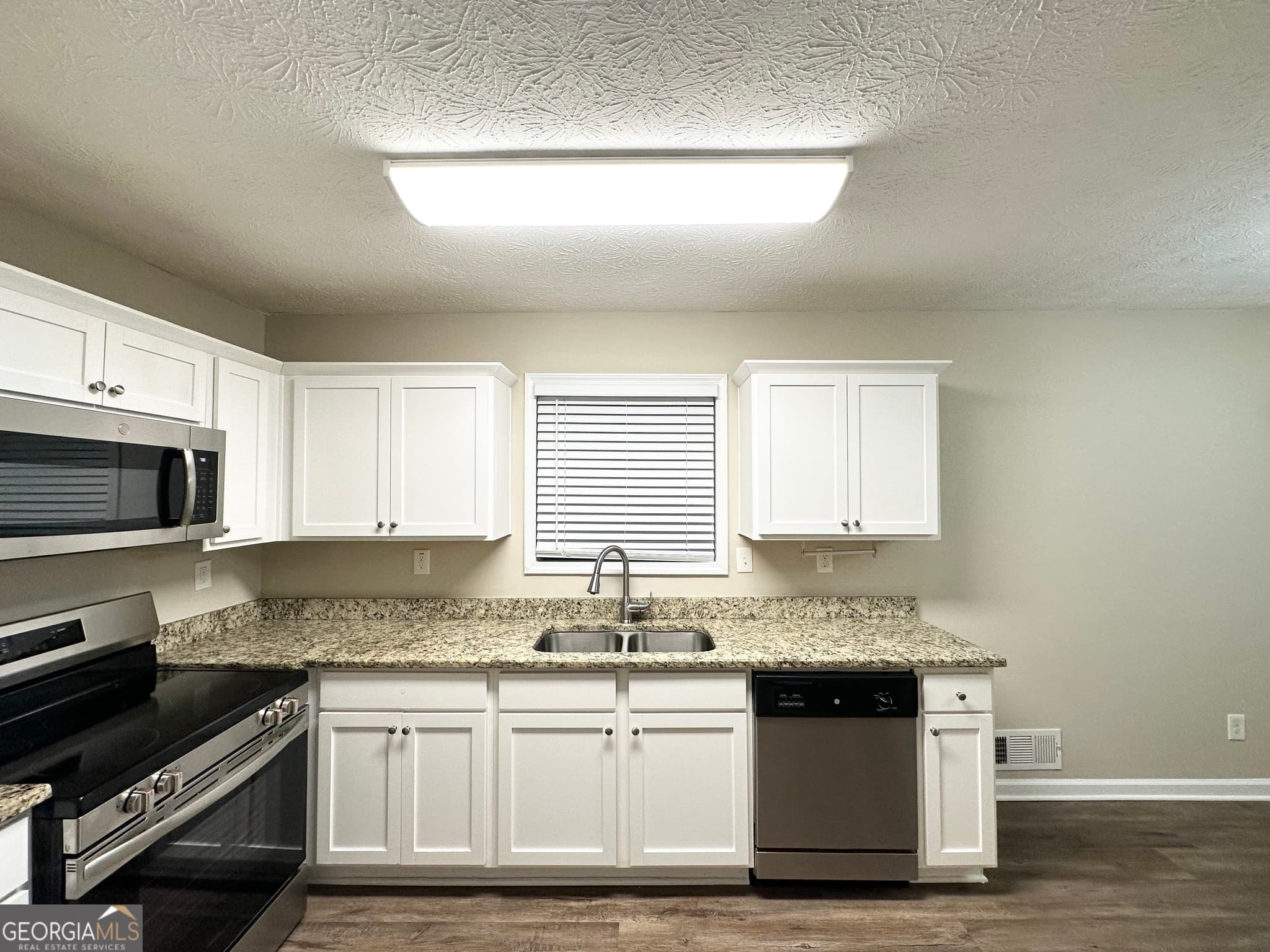 3 bedroom, 2 bathroom, 1,392 sq ft single family residence for sale at 5468 Pepperwood Court, Stone Mountain, GA 30087 — photo 6