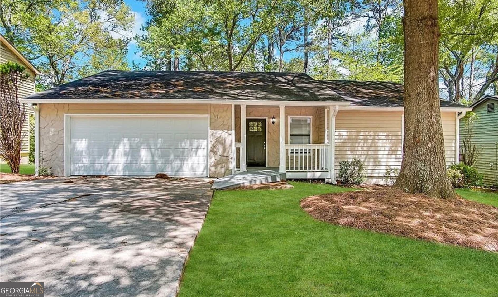 3 bedroom, 2 bathroom, 1,392 sq ft single family residence for sale at 5468 Pepperwood Court, Stone Mountain, GA 30087 — photo 1 of 12