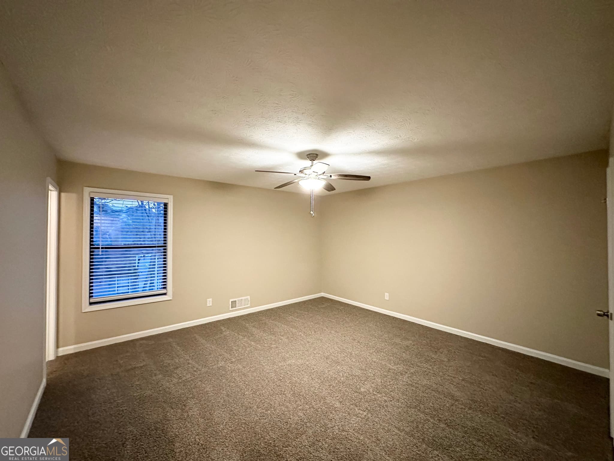 3 bedroom, 2 bathroom, 1,392 sq ft single family residence for sale at 5468 Pepperwood Court, Stone Mountain, GA 30087 — photo 9