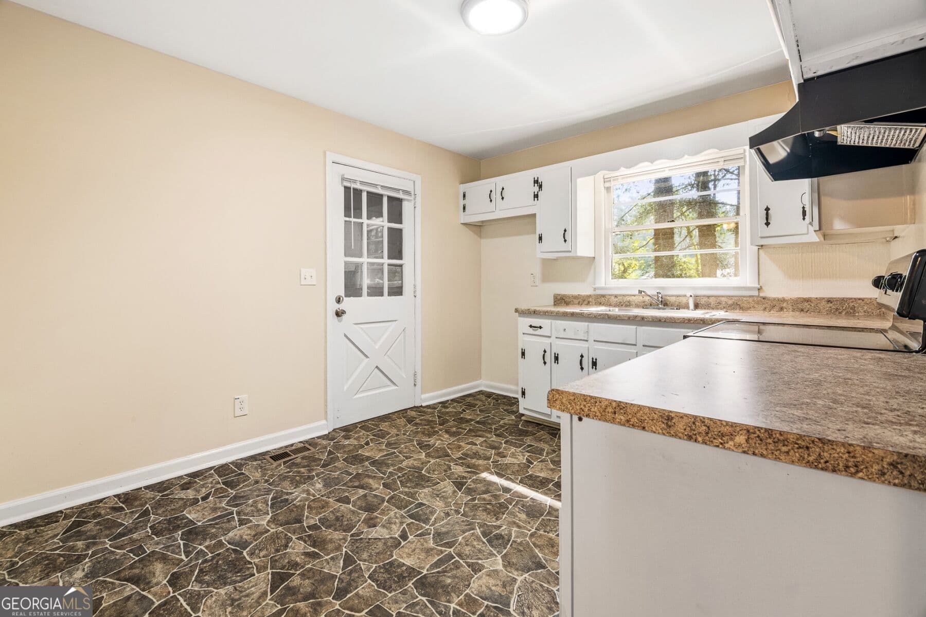 3 bedroom, 1 bathroom, 1,025 sq ft single family residence for rent at 4065 Canby Lane, Decatur, GA 30035 for $1,395 a month — photo 6