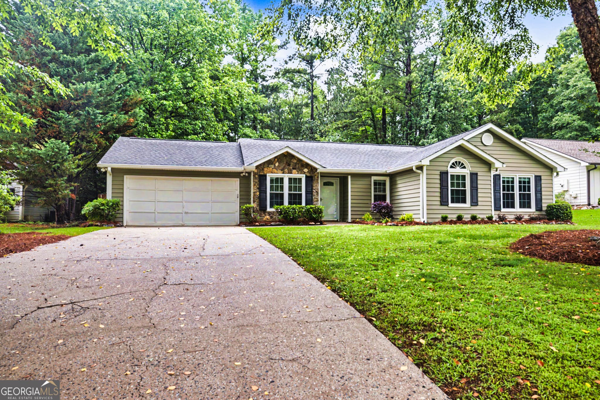 3 bedroom, 2 bathroom, 1,316 sq ft single family residence sold at 204 Kentwood Drive, Peachtree City, GA 30269