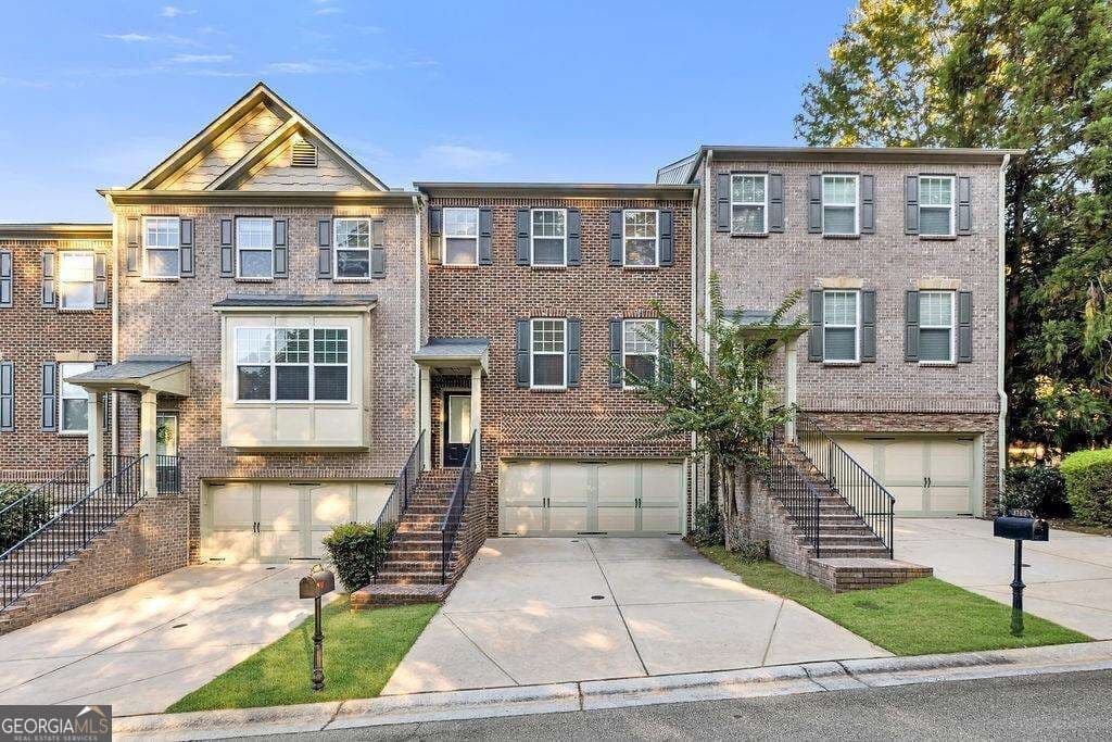 4 bedroom, 3.5 bathroom, 2,406 sq ft townhouse for sale at 3745 INGLEWOOD Way, Brookhaven, GA 30319