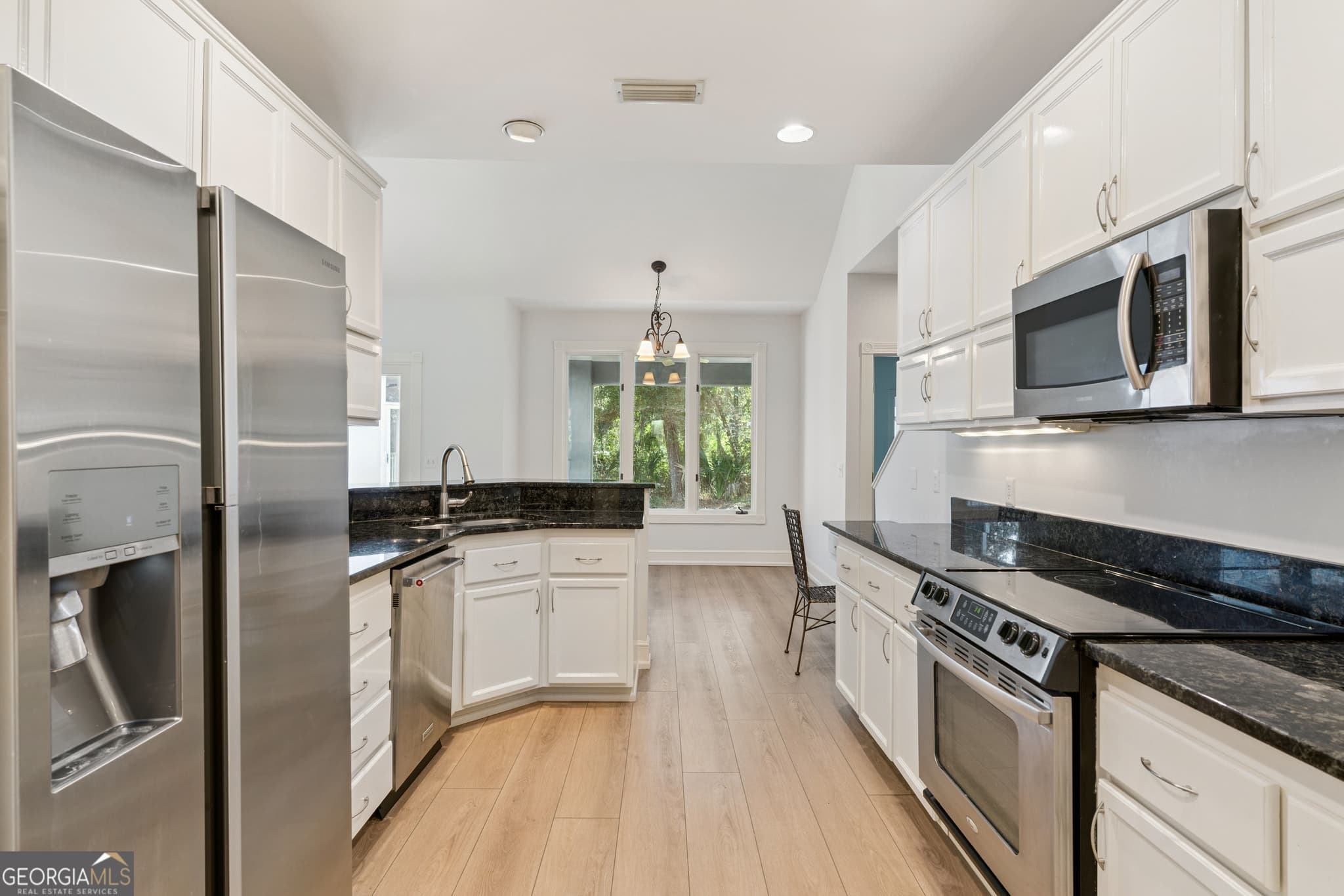 5 bedroom, 4.5 bathroom, 3,657 sq ft single family residence for sale at 400 Vassar Point Drive, St. Simons, GA 31522 — photo 4