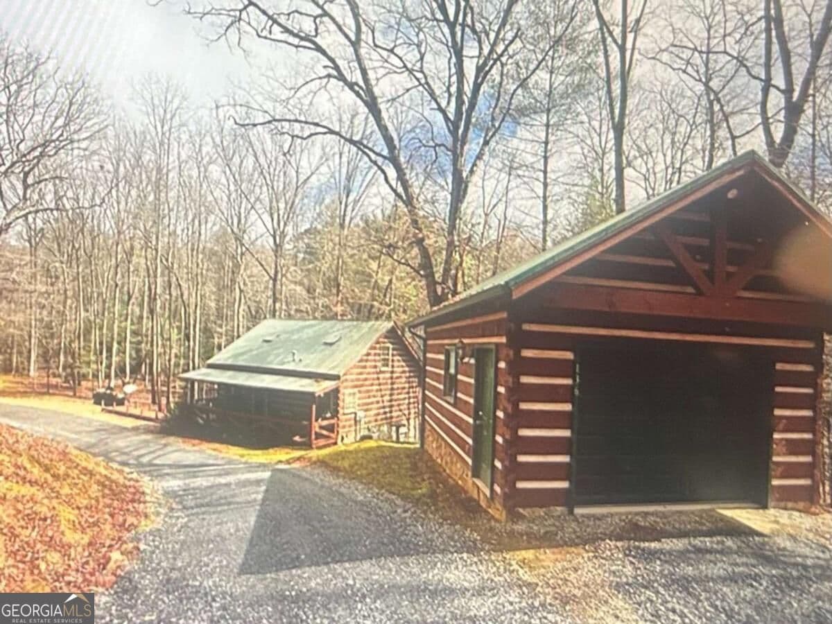 3 bedroom, 2 bathroom, 2,535 sq ft cabin,loft,single family residence for sale at 136 Honeysuckle Way 20, Blue Ridge, GA 30513 — photo 7
