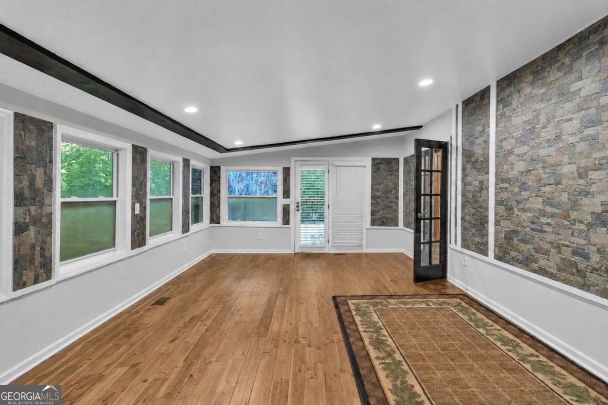 6 bedroom, 4.5 bathroom, 4,747 sq ft single family residence for sale at 8804 willow creek Court, Douglasville, GA 30135 — photo 4