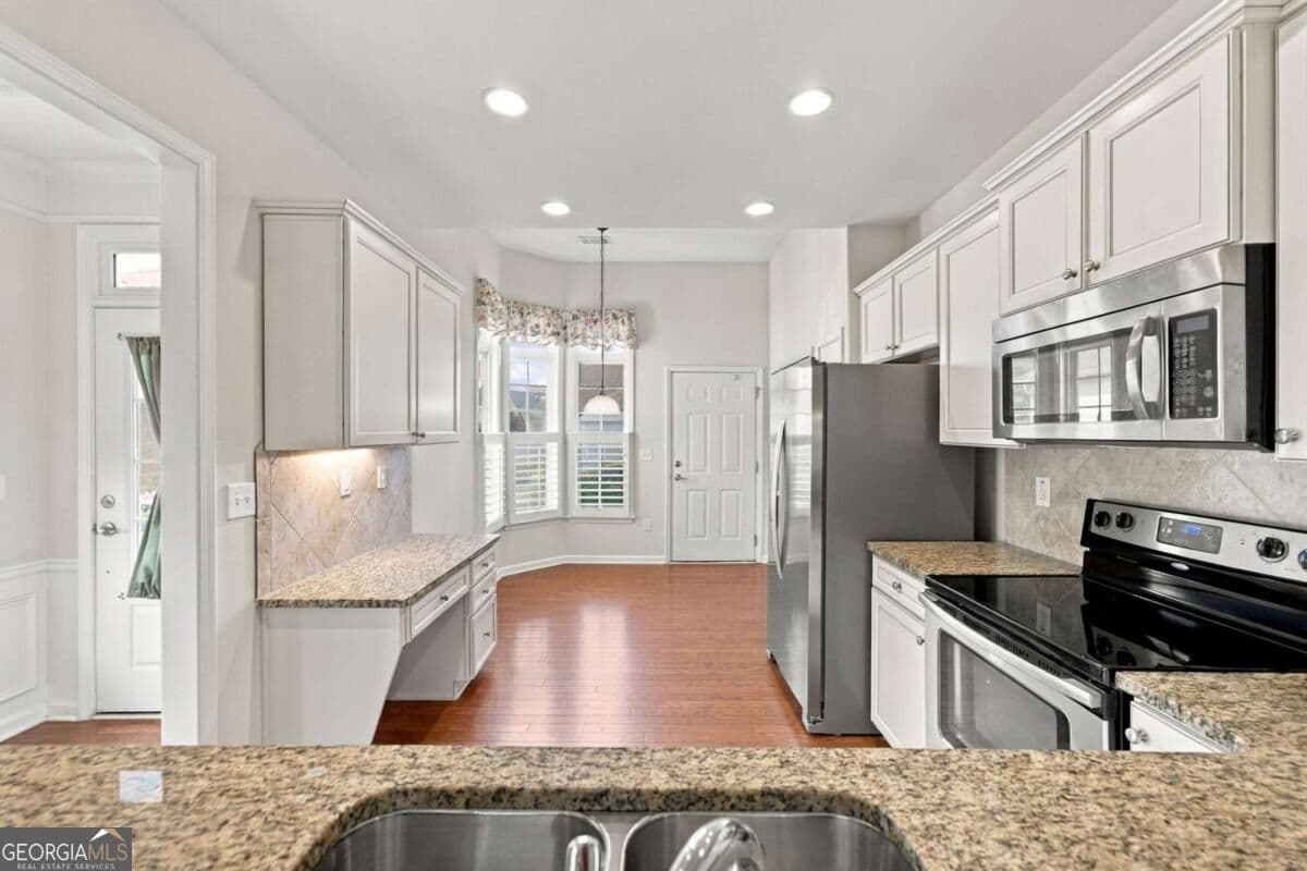 2 bedroom, 2 bathroom, 1,388 sq ft single family residence for sale at 6235 Ivy Stone Way, Hoschton, GA 30548 — photo 9