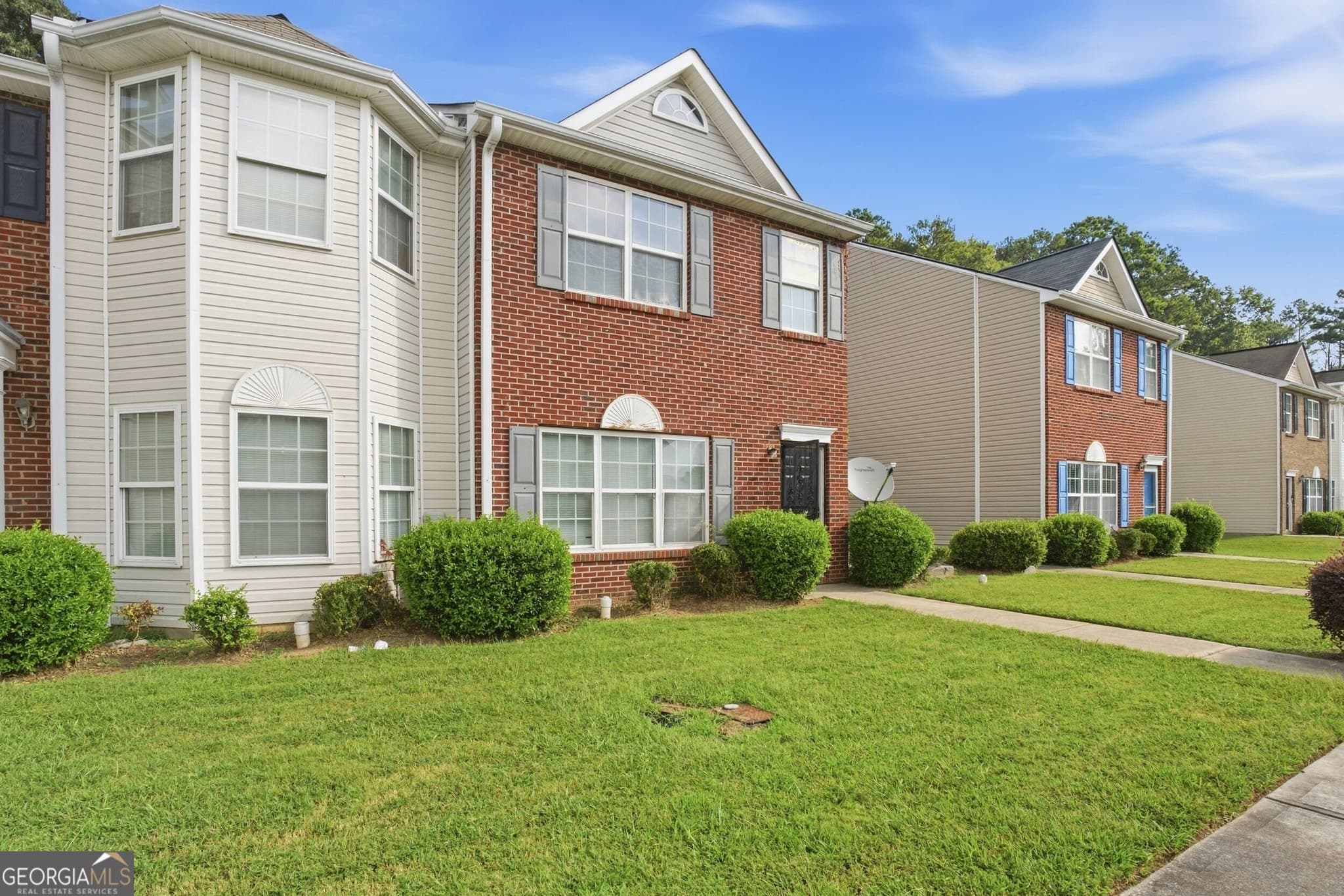 3 bedroom, 2.5 bathroom, 1,600 sq ft townhouse for rent at 8260 Oakley Circle, Union City, GA 30291 for $1,650 a month — photo 2