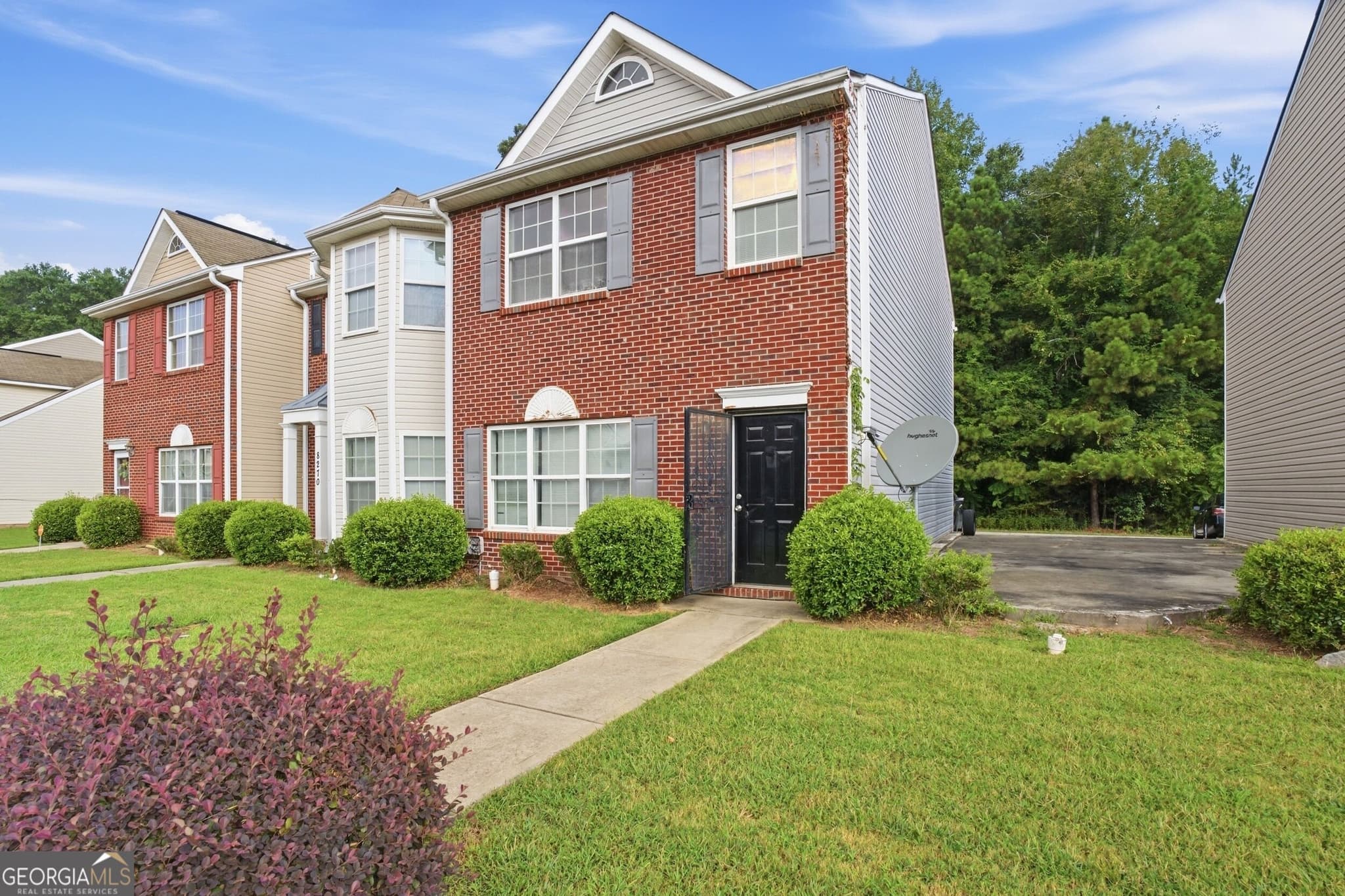 3 bedroom, 2.5 bathroom, 1,600 sq ft townhouse for rent at 8260 Oakley Circle, Union City, GA 30291 for $1,650 a month — photo 1 of 33