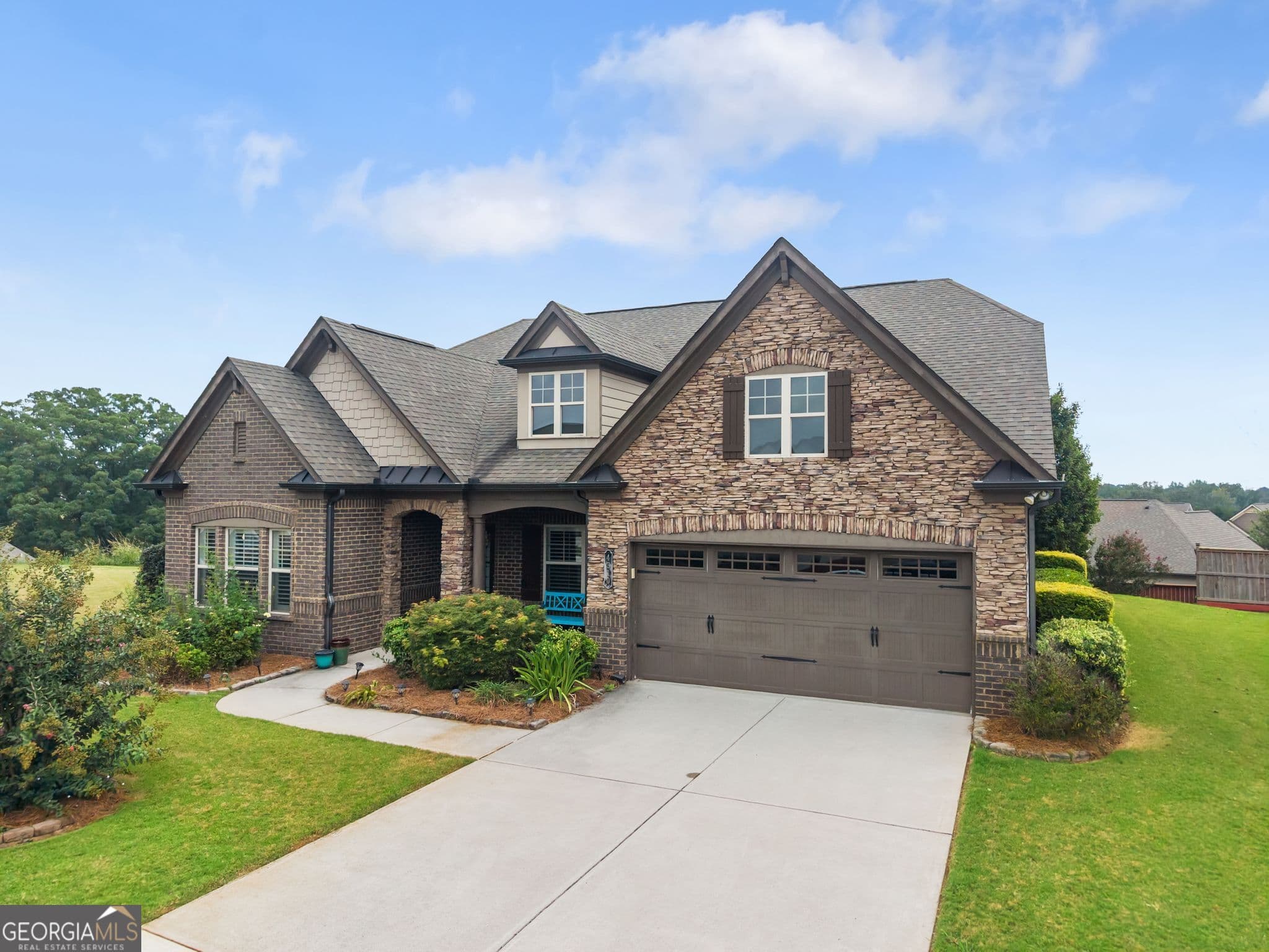 4 bedroom, 3.5 bathroom, 2,575 sq ft single family residence for sale at 4310 Granison Chse, Gainesville, GA 30504 — photo 4