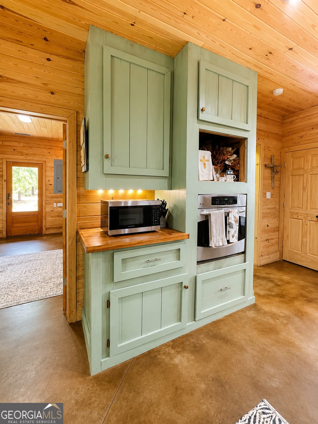 3 bedroom, 2 bathroom, 2,822 sq ft cabin,single family residence for sale at 1895 Tv Tower Road, Parrott, GA 39877 — photo 8