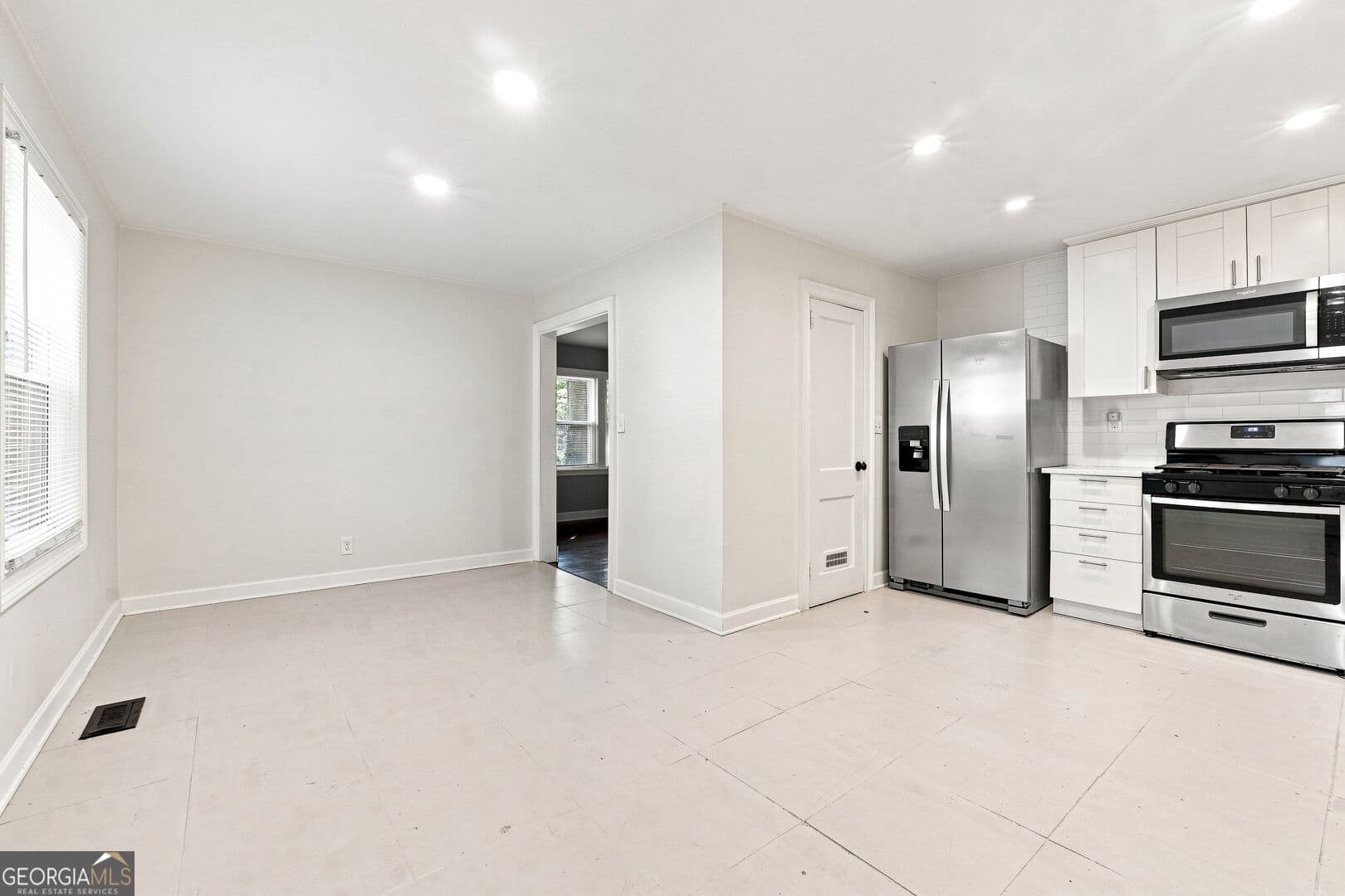 3 bedroom, 1 bathroom, 1,212 sq ft single family residence for sale at 2248 Rugby Terrace, College Park, GA 30337 — photo 6