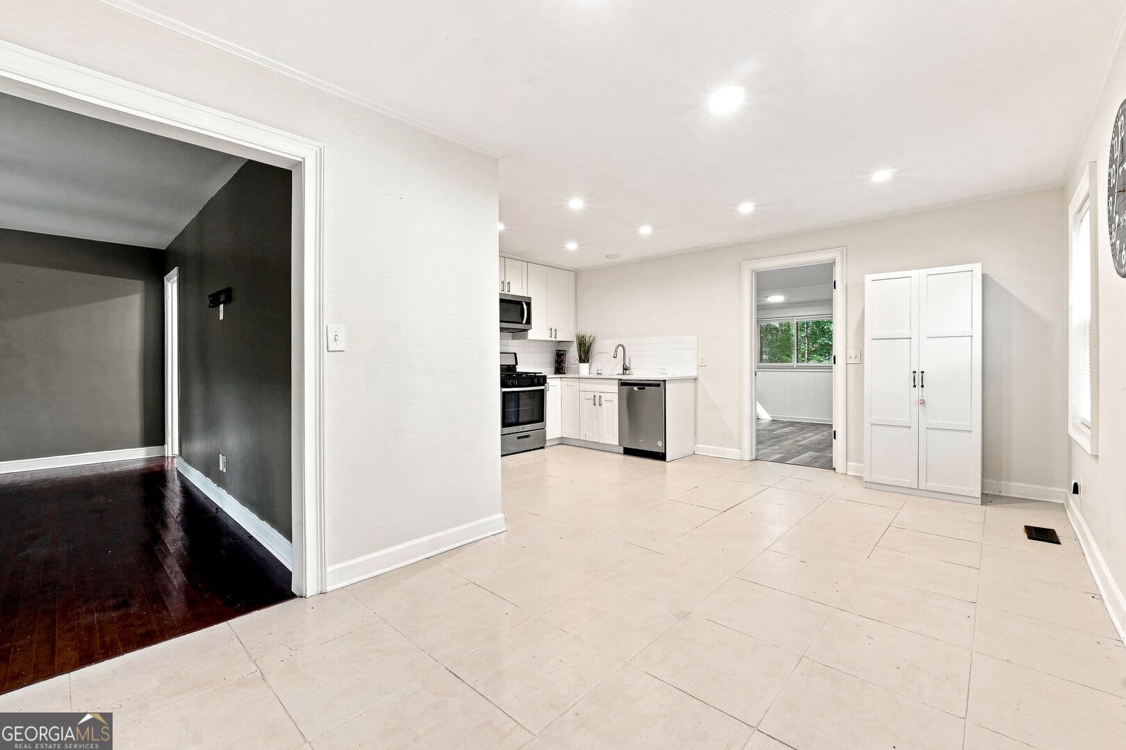 3 bedroom, 1 bathroom, 1,212 sq ft single family residence for sale at 2248 Rugby Terrace, College Park, GA 30337 — photo 7