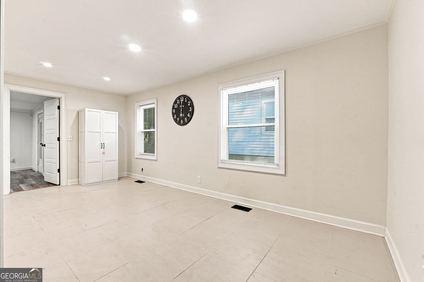 3 bedroom, 1 bathroom, 1,212 sq ft single family residence for sale at 2248 Rugby Terrace, College Park, GA 30337 — photo 5