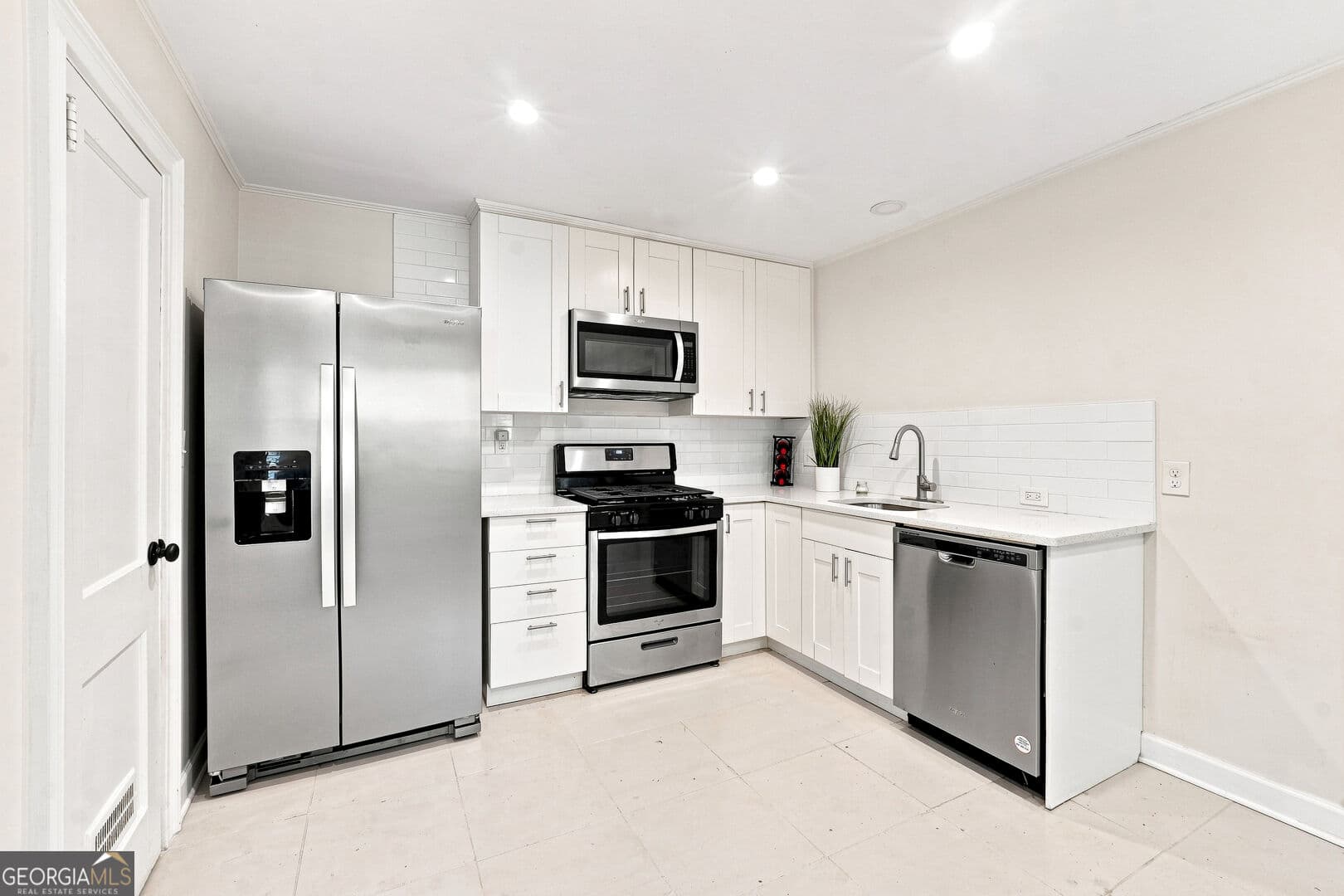 3 bedroom, 1 bathroom, 1,212 sq ft single family residence for sale at 2248 Rugby Terrace, College Park, GA 30337 — photo 4
