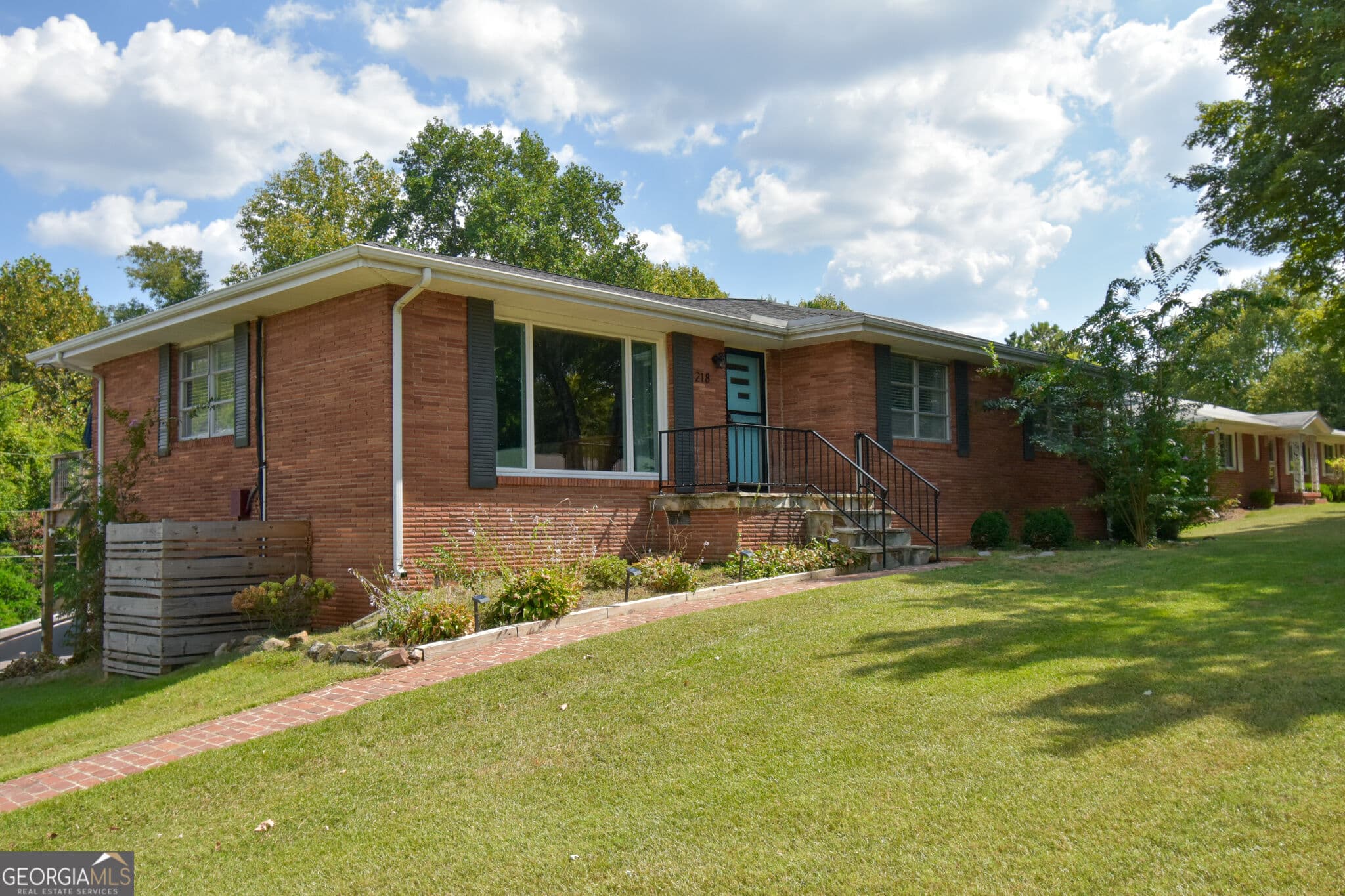 3 bedroom, 2 bathroom, 2,300 sq ft single family residence for sale at 218 S Mission Ridge Drive, Rossville, GA 30741 — photo 3