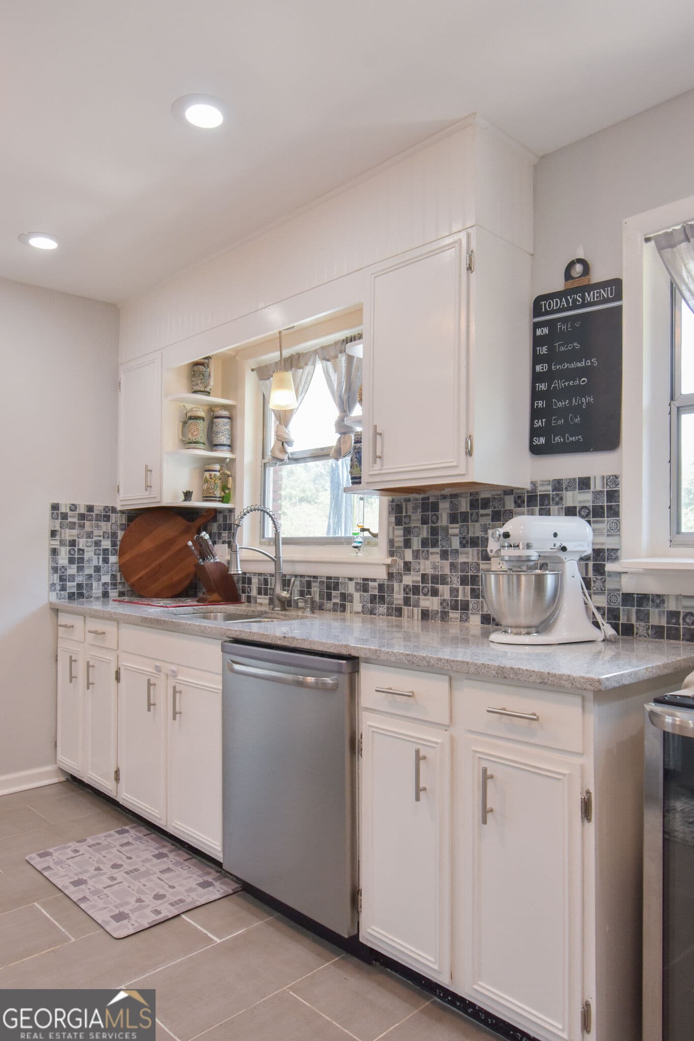 3 bedroom, 2 bathroom, 2,300 sq ft single family residence for sale at 218 S Mission Ridge Drive, Rossville, GA 30741 — photo 10
