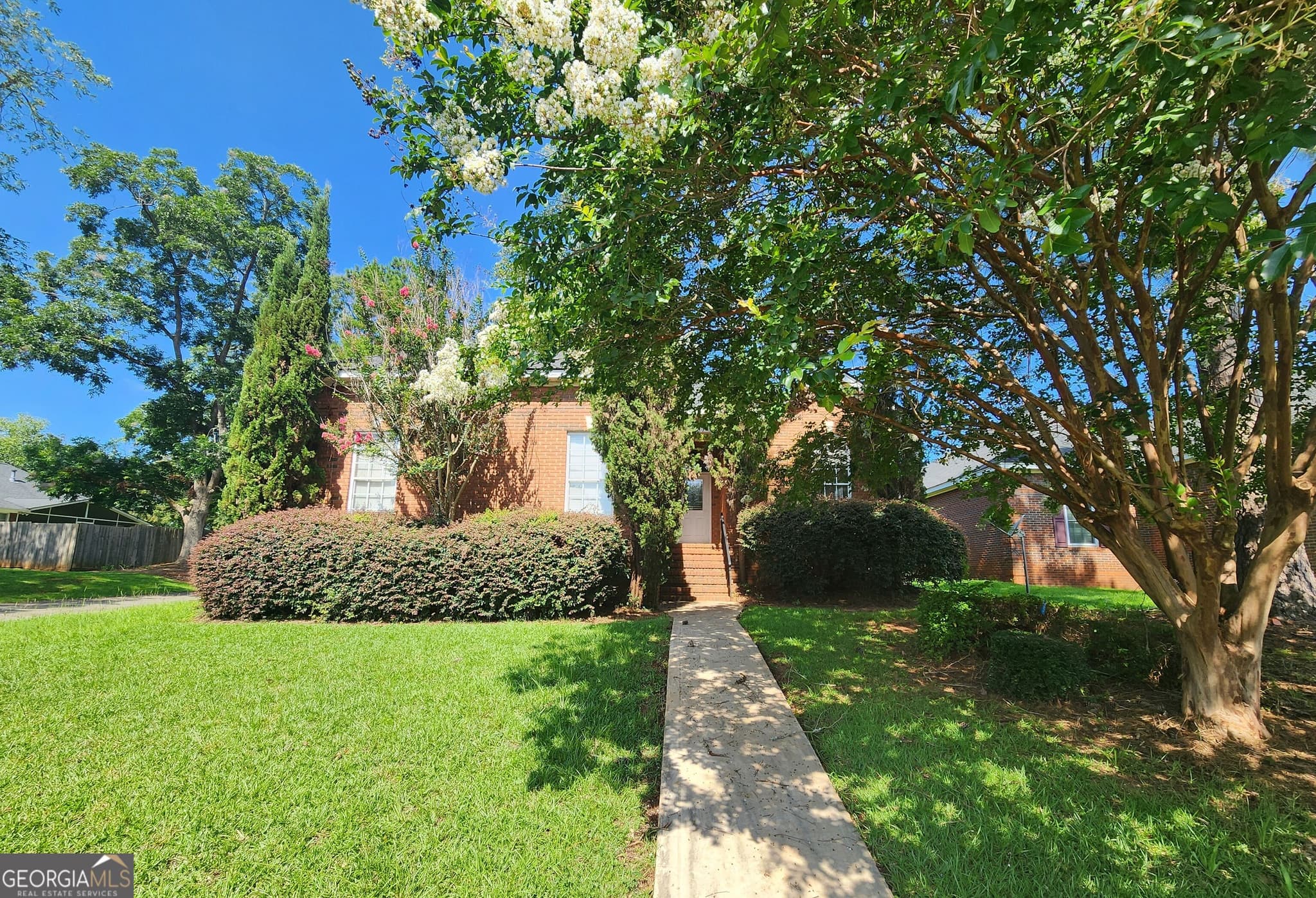 3 bedroom, 2 bathroom, 1,956 sq ft single family residence for sale at 1817 Regalwood Drive, Albany, GA 31721 — photo 2