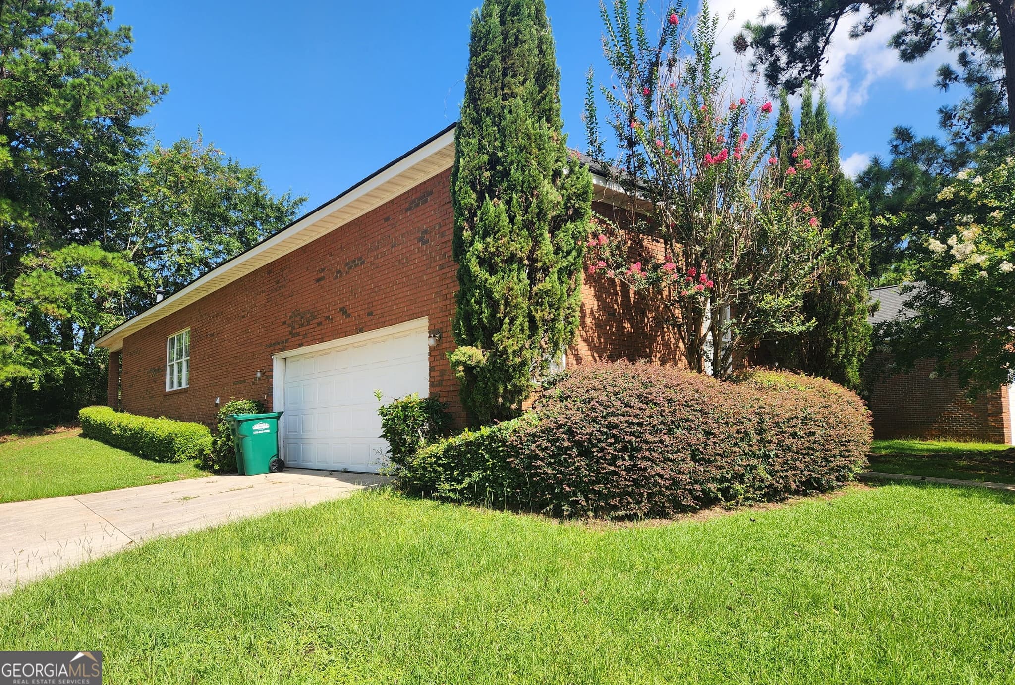 3 bedroom, 2 bathroom, 1,956 sq ft single family residence for sale at 1817 Regalwood Drive, Albany, GA 31721 — photo 5