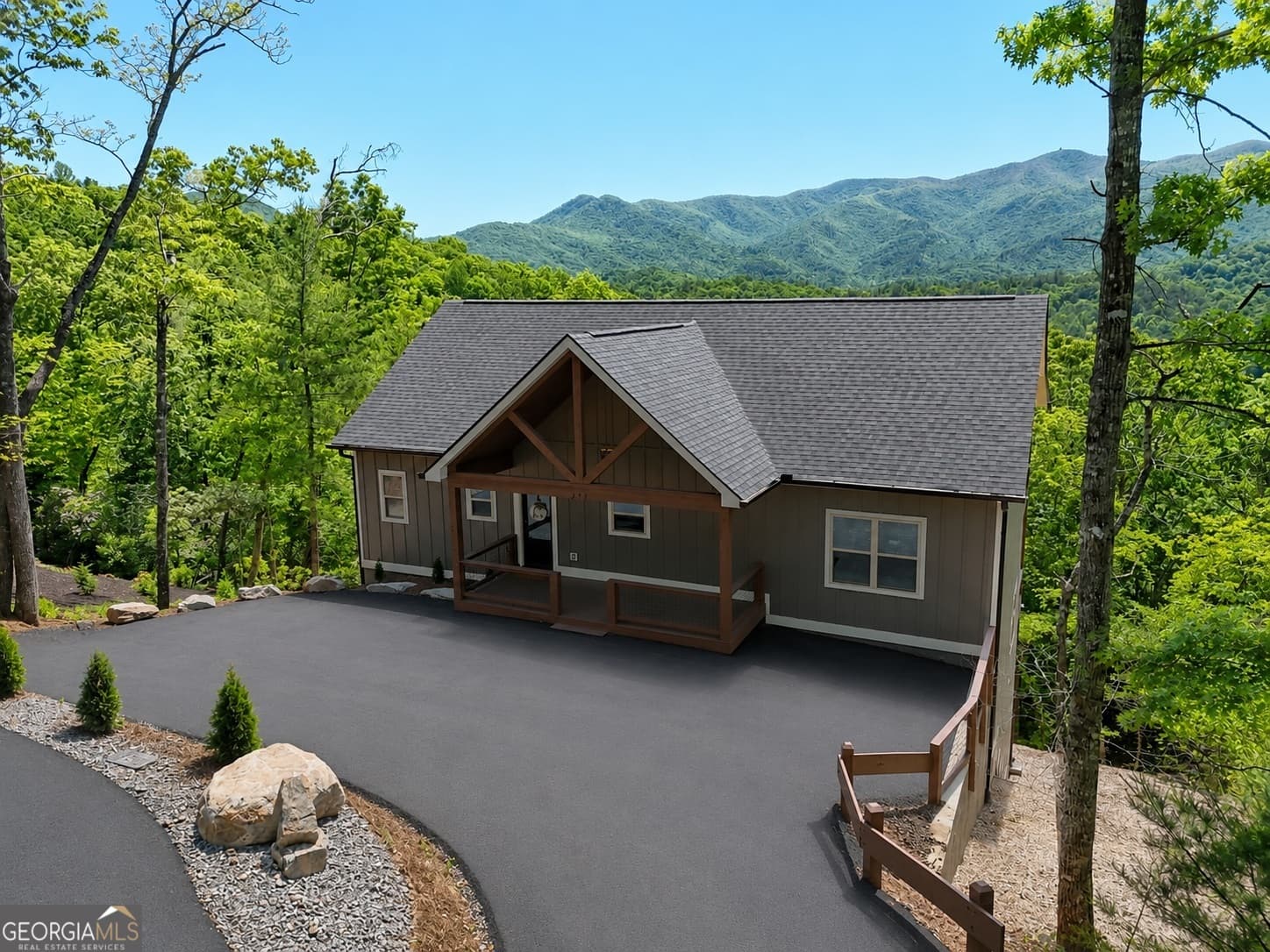 3 bedroom, 2 bathroom, 1,811 sq ft single family residence under contract at 438 Mill Ridge Road, Hiawassee, GA 30546 — photo 3