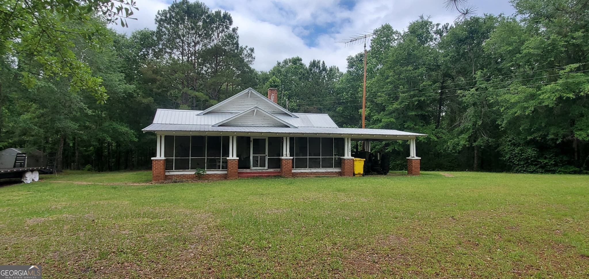 2 bedroom, 2 bathroom, 1,435 sq ft single family residence for sale at 132 N Ocmulgee Boulevard, Jacksonville, GA 31544