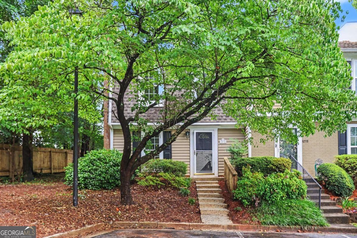 2 bedroom, 1.5 bathroom, 1,160 sq ft townhouse for sale at 1074 New Haven Drive, Marietta, GA 30064 — photo 2