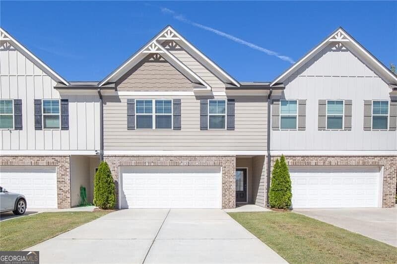4 bedroom, 2.5 bathroom townhouse for rent at 9 Richardson Street C, Winder, GA 30680 for $2,200 a month — photo 2