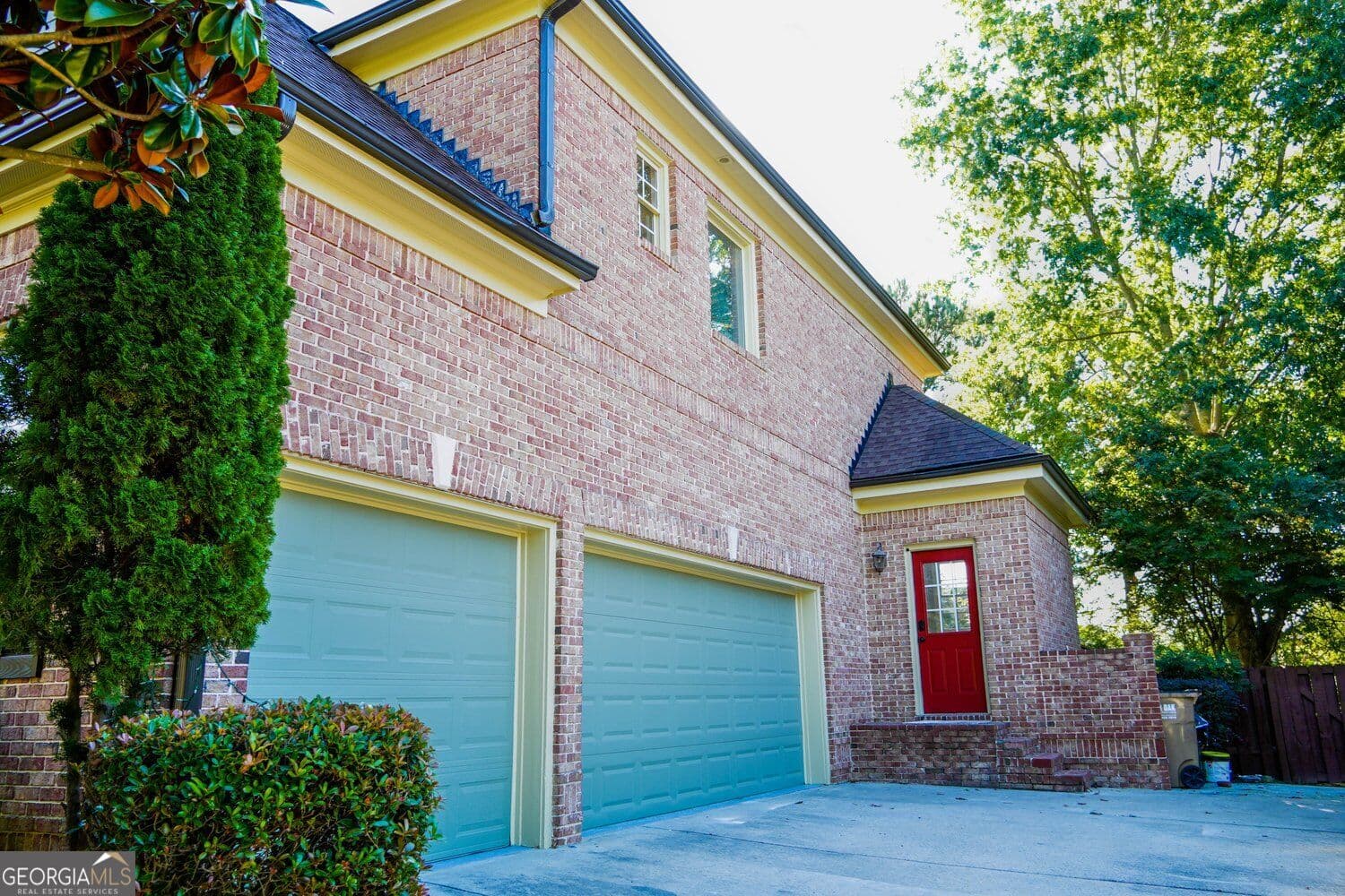 5 bedroom, 4 bathroom, 3,686 sq ft single family residence for sale at 2649 Hidden Falls Drive, Buford, GA 30519 — photo 2