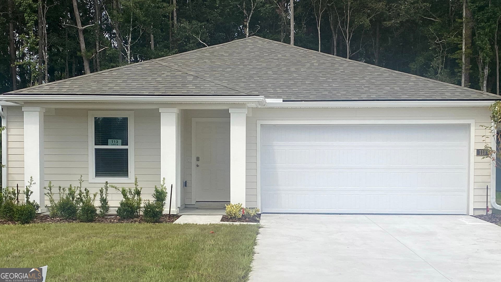 5 bedroom, 2 bathroom, 1,657 sq ft single family residence for sale at 113 Red Oak Court, Kingsland, GA 31548