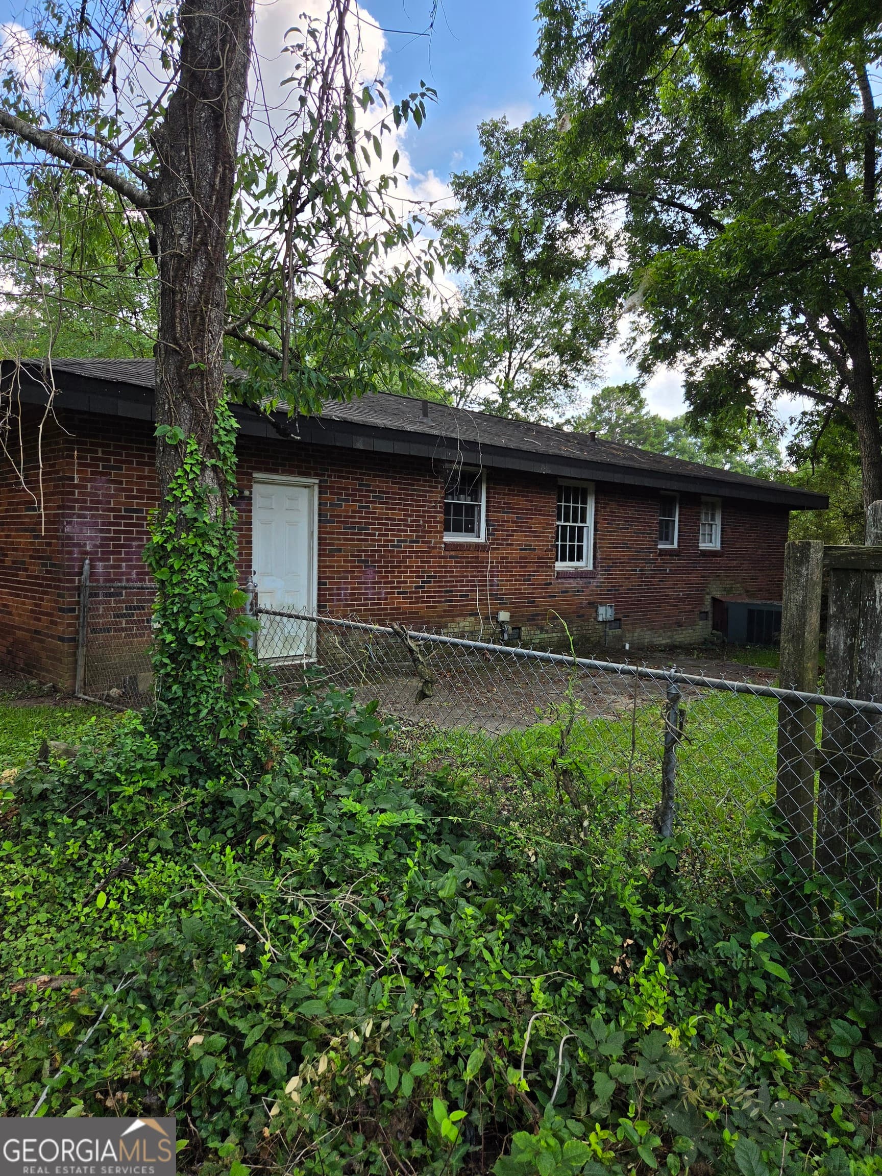 3 bedroom, 2 bathroom, 1,398 sq ft single family residence for sale at 1702 Cardinal Road, Jonesboro, GA 30238 — photo 3