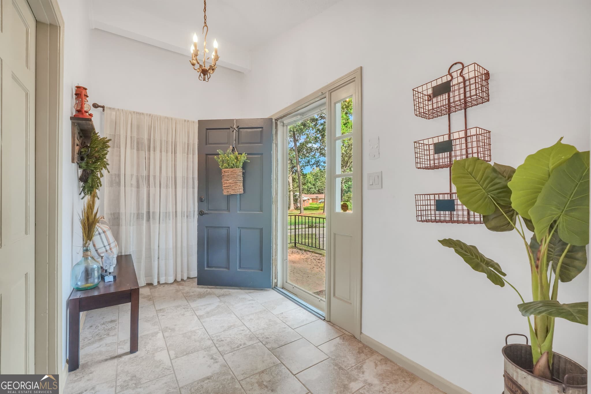 5 bedroom, 3 bathroom, 3,597 sq ft single family residence for sale at 1327 Lakeshore Drive, Griffin, GA 30224 — photo 7