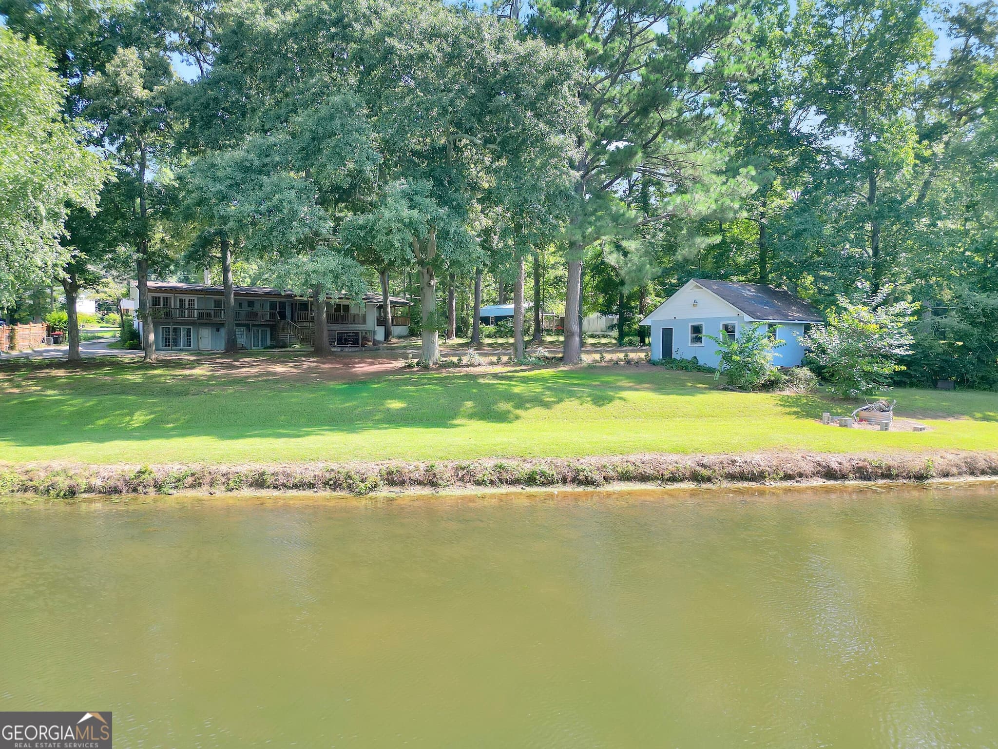 5 bedroom, 3 bathroom, 3,597 sq ft single family residence for sale at 1327 Lakeshore Drive, Griffin, GA 30224 — photo 4