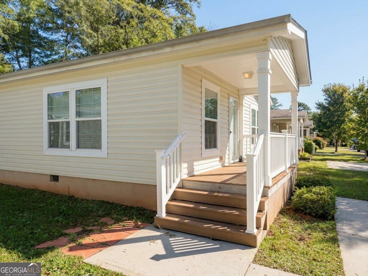 2 bedroom, 2 bathroom, 1,242 sq ft manufactured home,single family residence for sale at 83 Willow Drive, Newnan, GA 30263 — photo 2