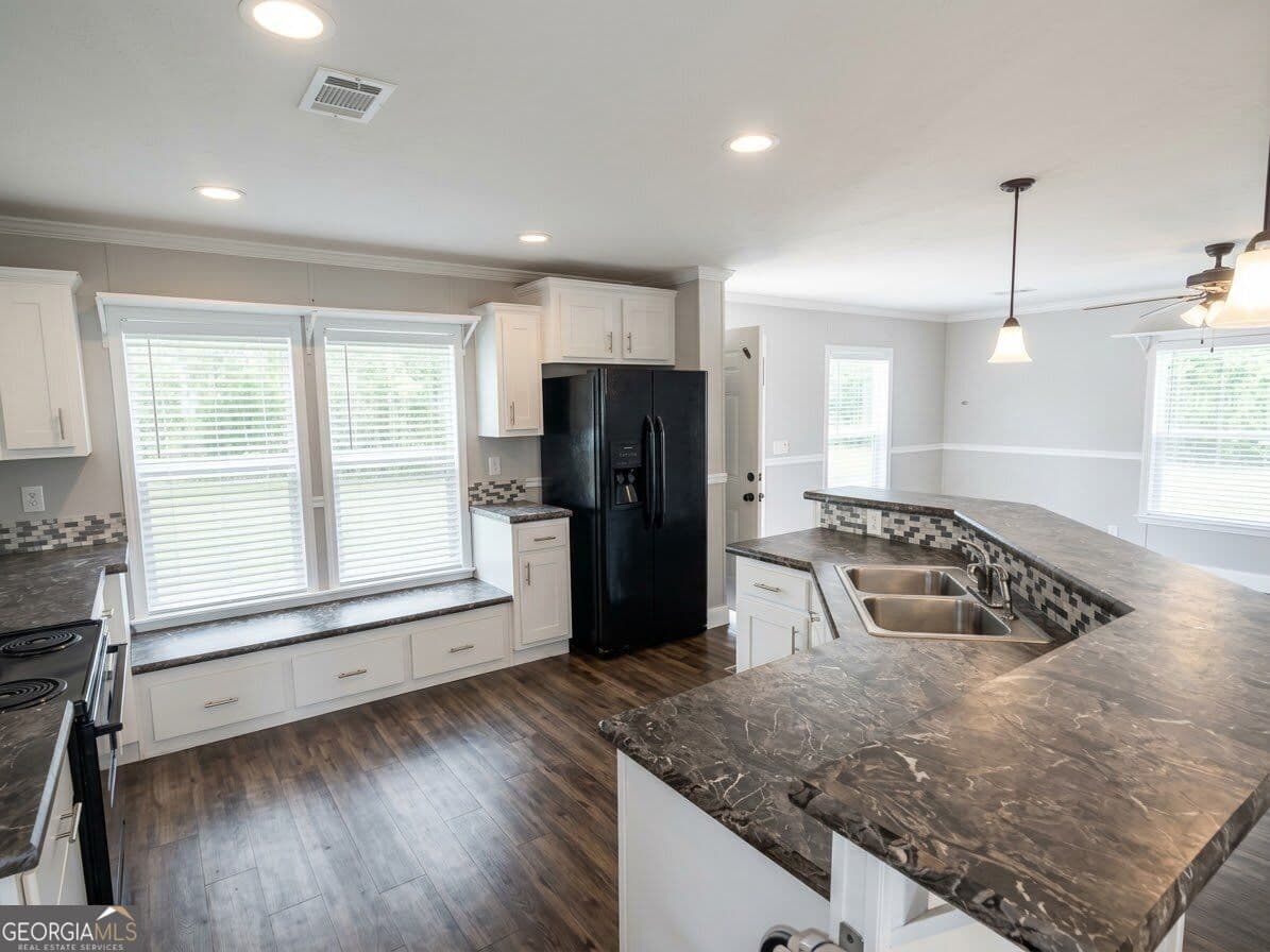 2 bedroom, 2 bathroom, 1,242 sq ft manufactured home,single family residence for sale at 83 Willow Drive, Newnan, GA 30263 — photo 4