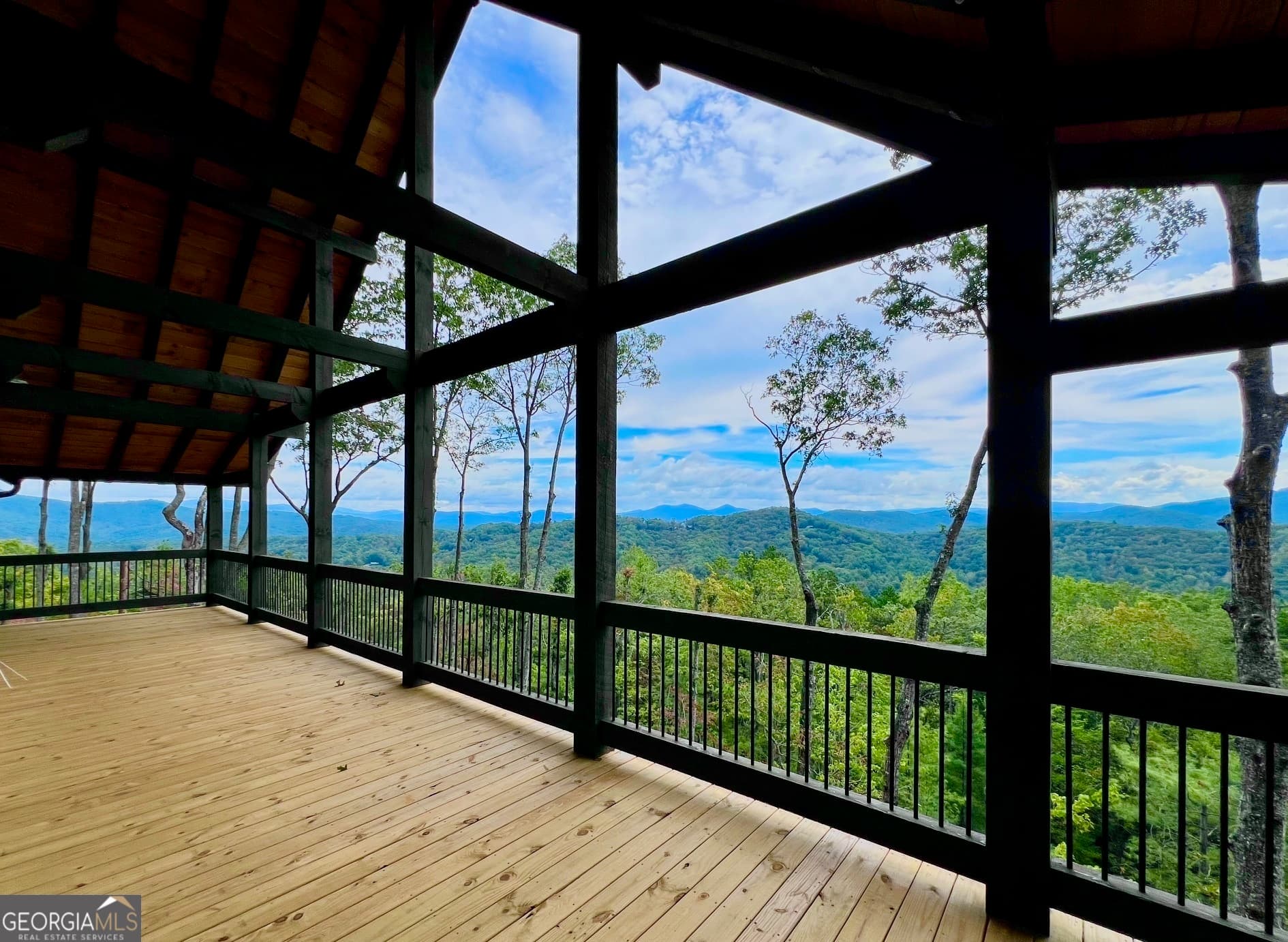 4 bedroom, 3.5 bathroom, 3,225 sq ft cabin,single family residence for sale at 467 Skylight Drive, Blue Ridge, GA 30513 — photo 2