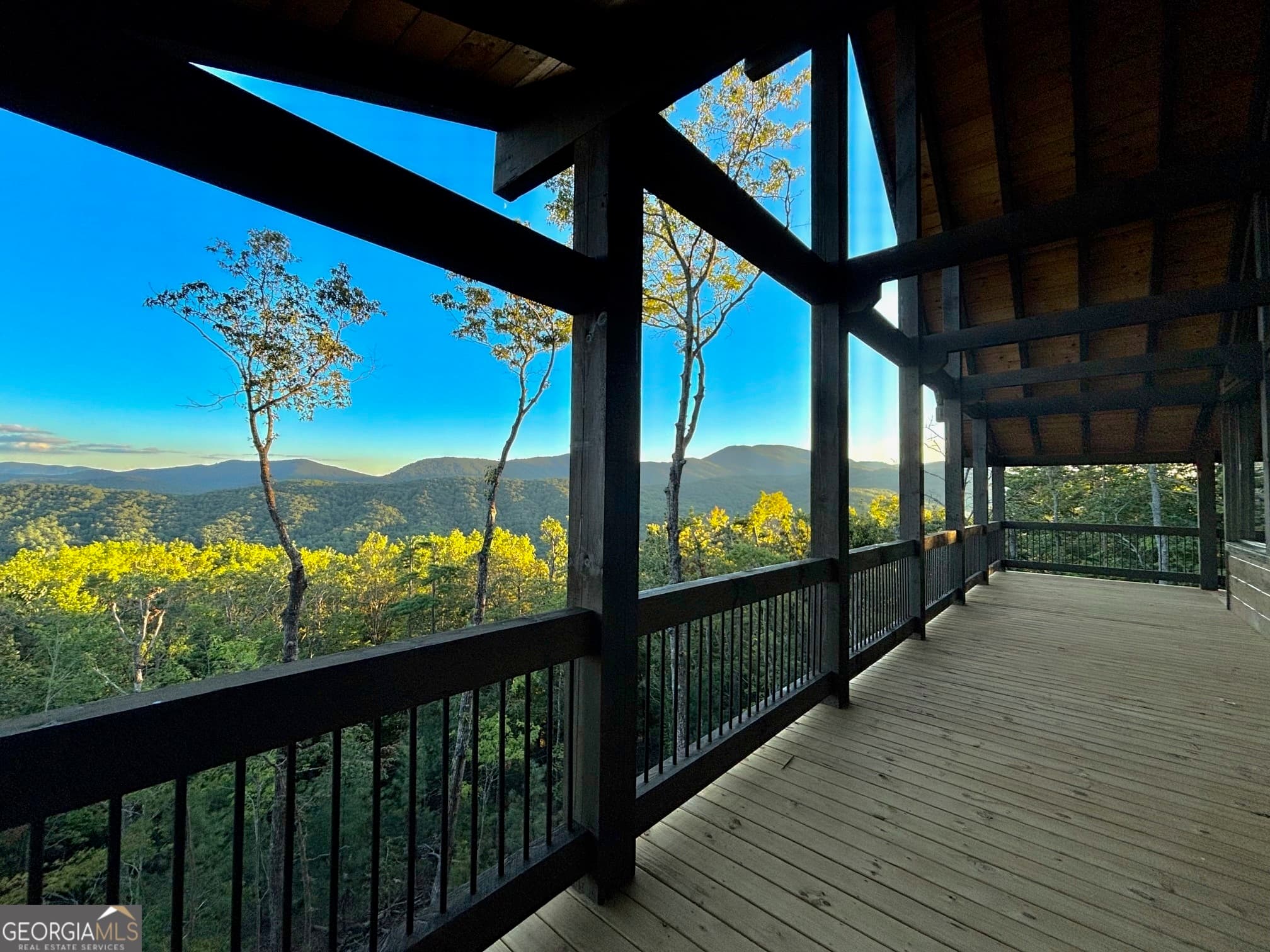 4 bedroom, 3.5 bathroom, 3,225 sq ft cabin,single family residence for sale at 467 Skylight Drive, Blue Ridge, GA 30513 — photo 3