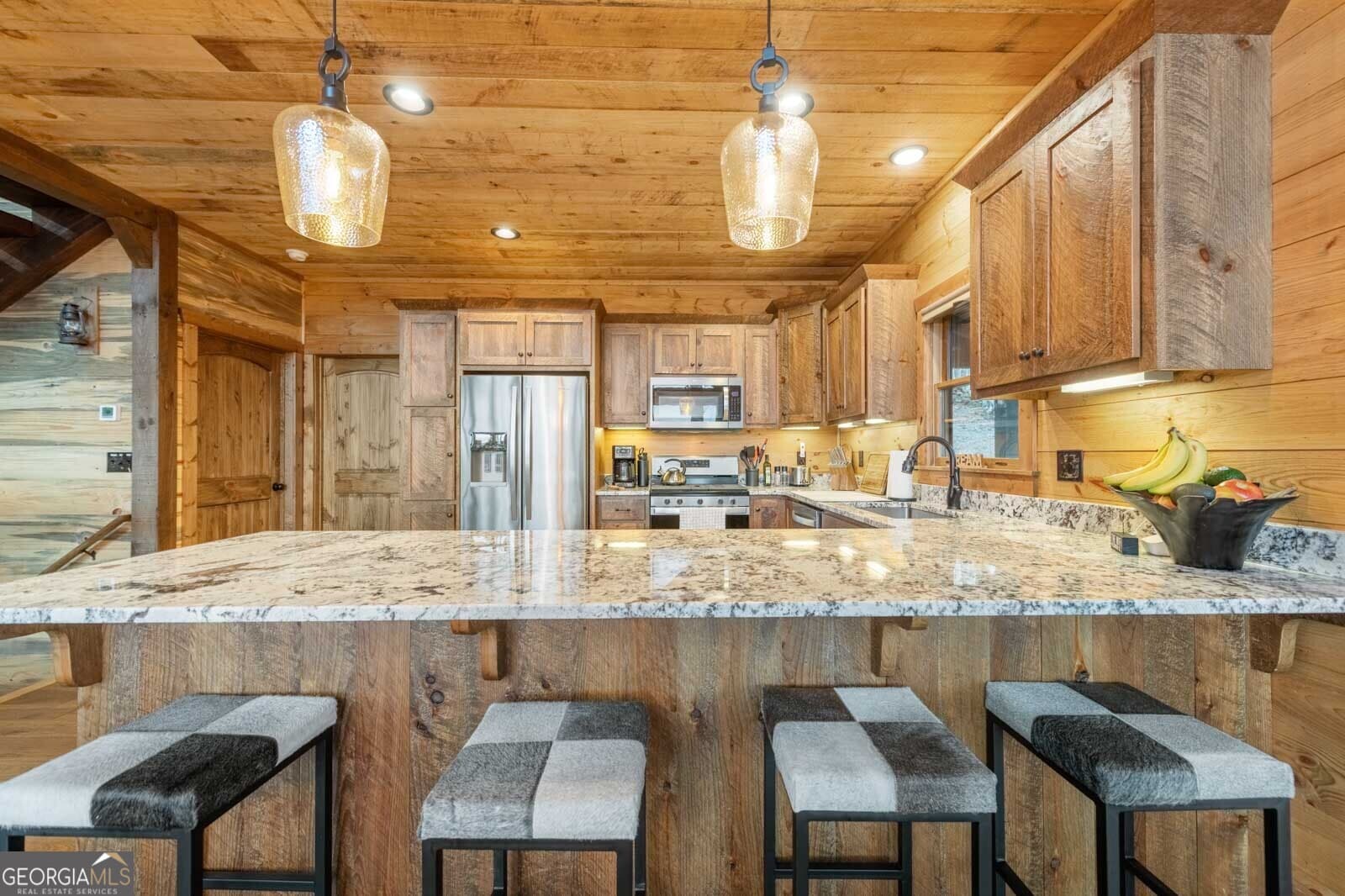 4 bedroom, 3.5 bathroom, 3,225 sq ft cabin,single family residence for sale at 467 Skylight Drive, Blue Ridge, GA 30513 — photo 9