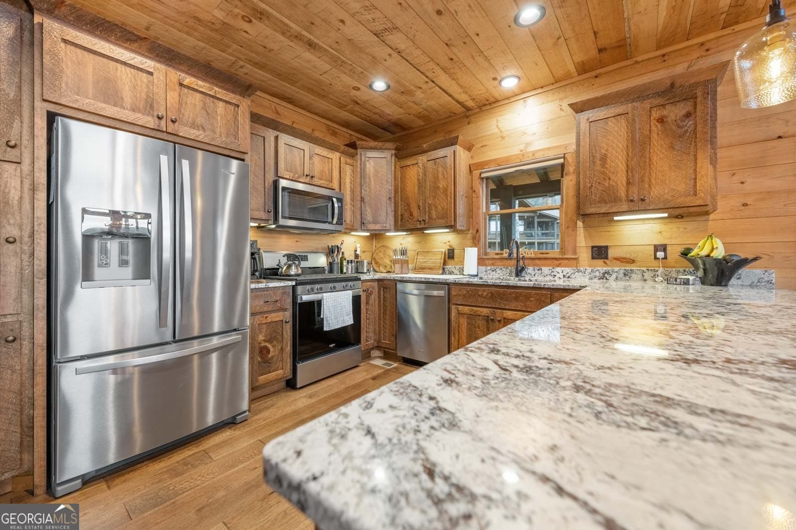 4 bedroom, 3.5 bathroom, 3,225 sq ft cabin,single family residence for sale at 467 Skylight Drive, Blue Ridge, GA 30513 — photo 10
