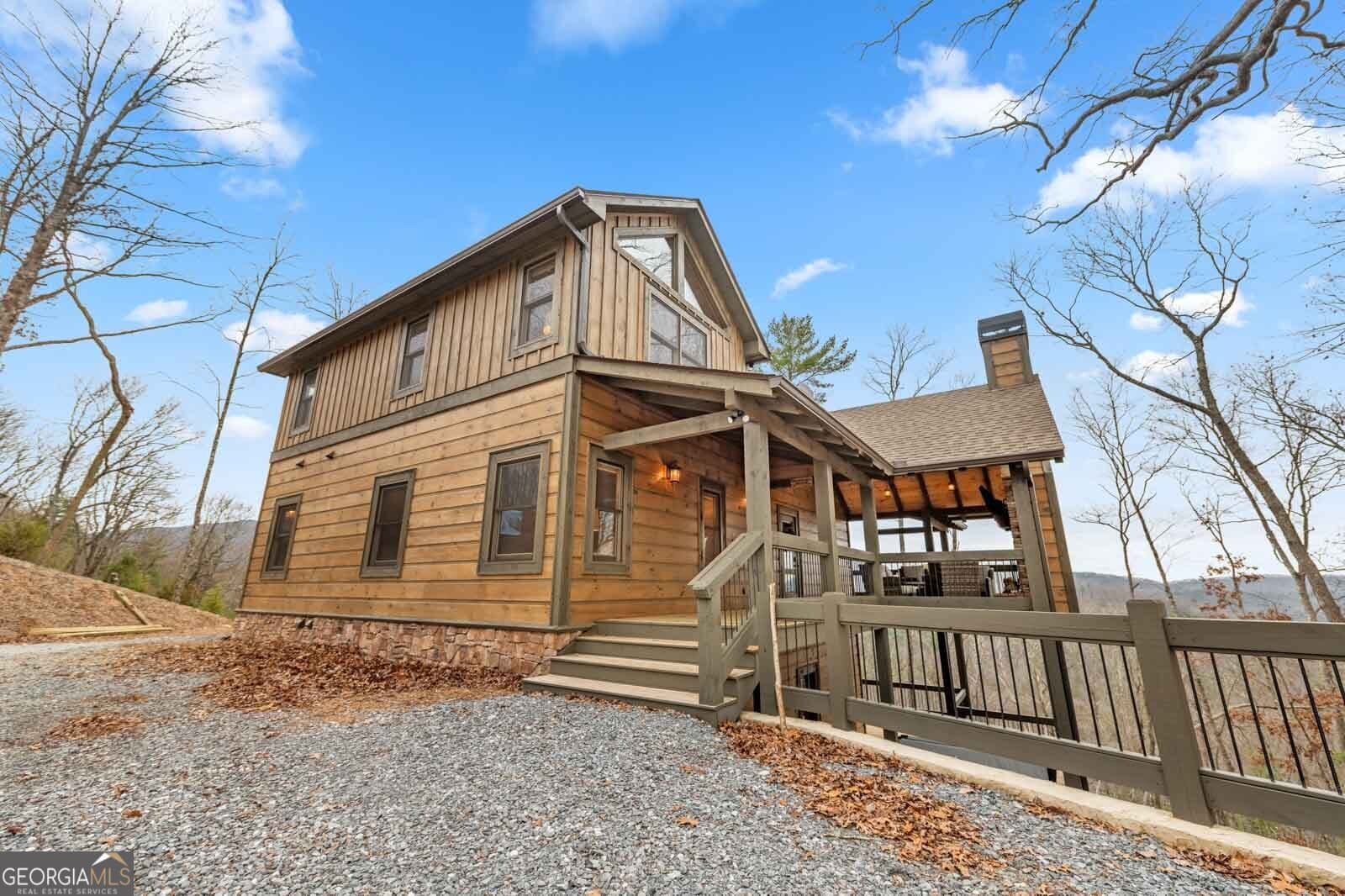 4 bedroom, 3.5 bathroom, 3,225 sq ft cabin,single family residence for sale at 467 Skylight Drive, Blue Ridge, GA 30513 — photo 4