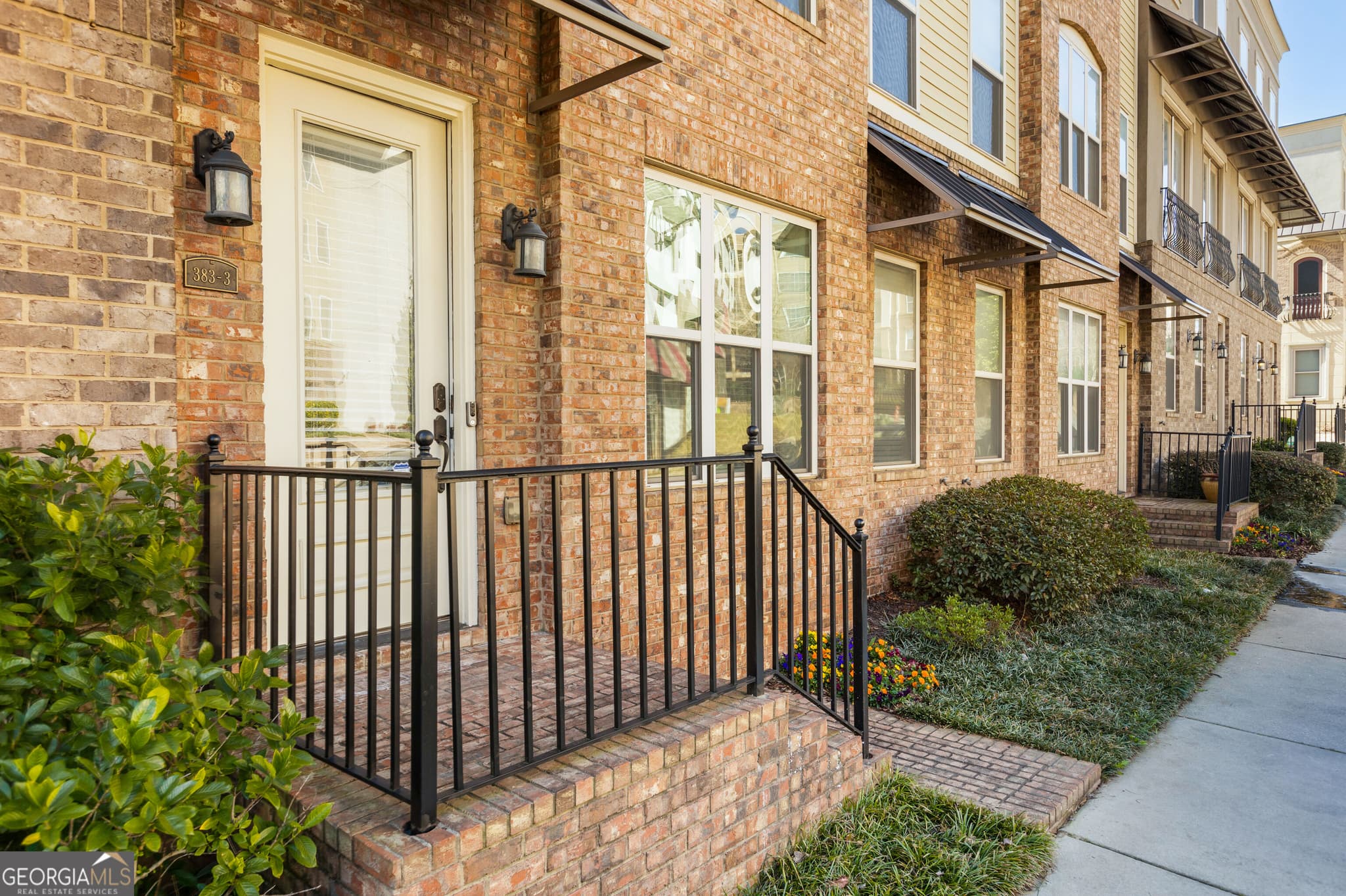 3 bedroom, 3.5 bathroom, 1,804 sq ft townhouse for sale at 383 16th Street 3, Atlanta, GA 30363 — photo 2