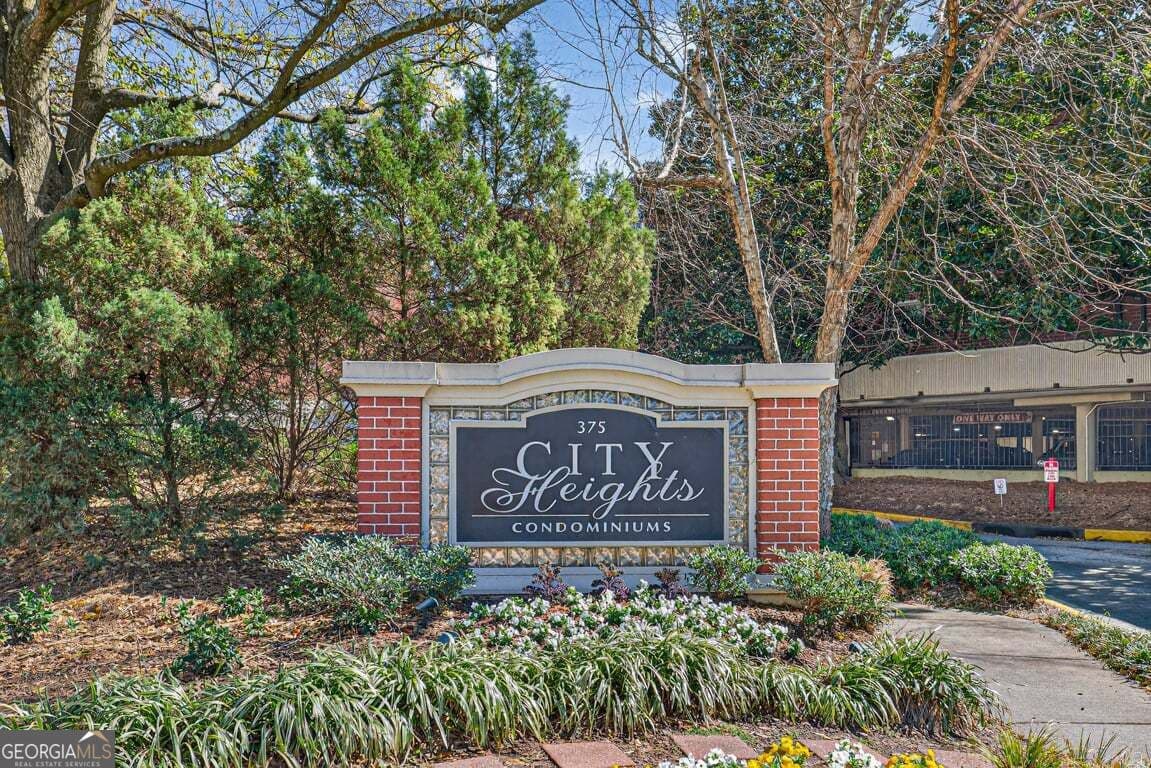2 bedroom, 1.5 bathroom, 1,125 sq ft condominium for sale at 381 Ralph Mcgill Boulevard C, Atlanta, GA 30312 — photo 2