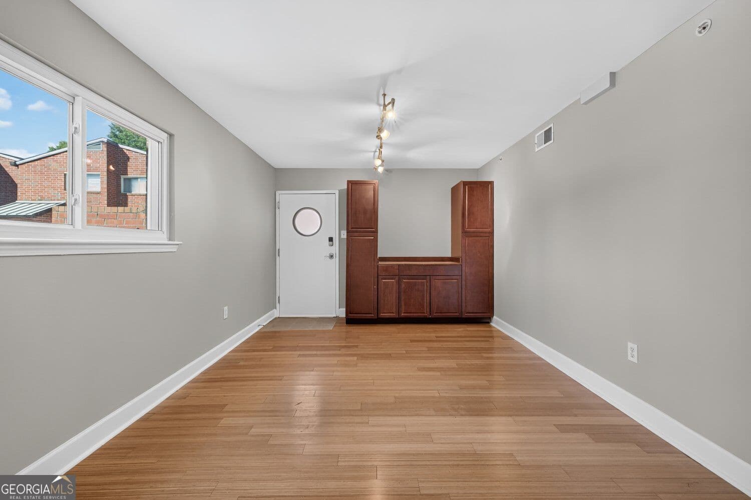 2 bedroom, 1.5 bathroom, 1,125 sq ft condominium for sale at 381 Ralph Mcgill Boulevard C, Atlanta, GA 30312 — photo 9