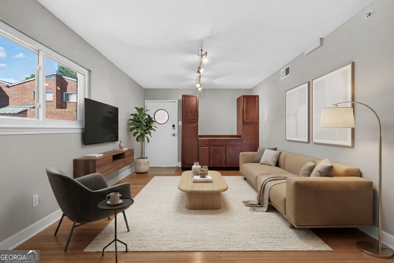 2 bedroom, 1.5 bathroom, 1,125 sq ft condominium for sale at 381 Ralph Mcgill Boulevard C, Atlanta, GA 30312 — photo 4