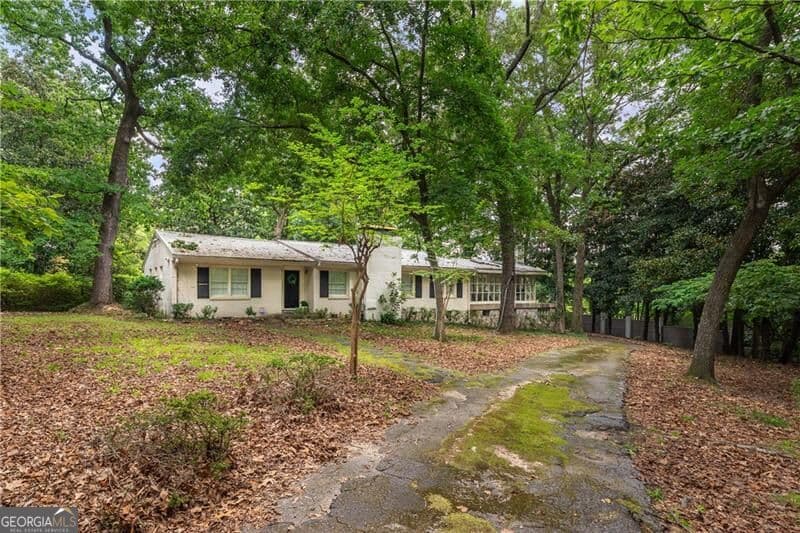 3 bedroom, 2 bathroom, 2,232 sq ft single family residence for sale at 4715 Ridgeview Road, Dunwoody, GA 30338 — photo 3