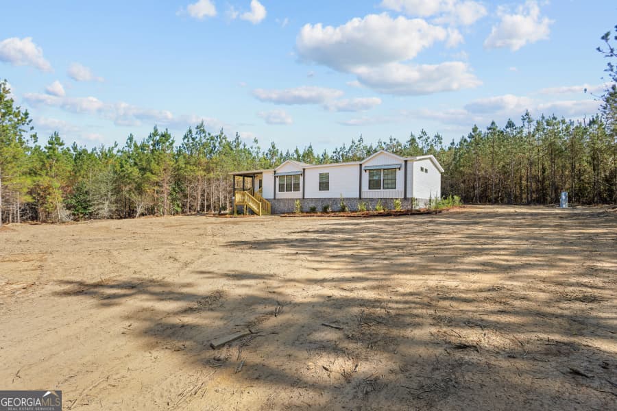 3 bedroom, 2 bathroom, 2,112 sq ft single family residence under contract at 1262 Penny Morris Road, Baxley, GA 31513 — photo 4